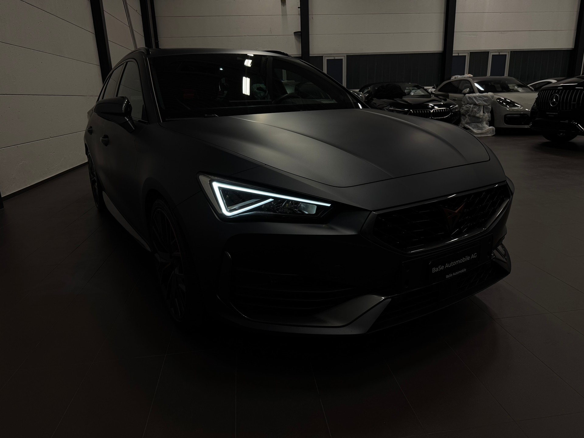 CUPRA LEON ST 2.0 TSI VZ DSG 4Drive Grau Matt-image-7