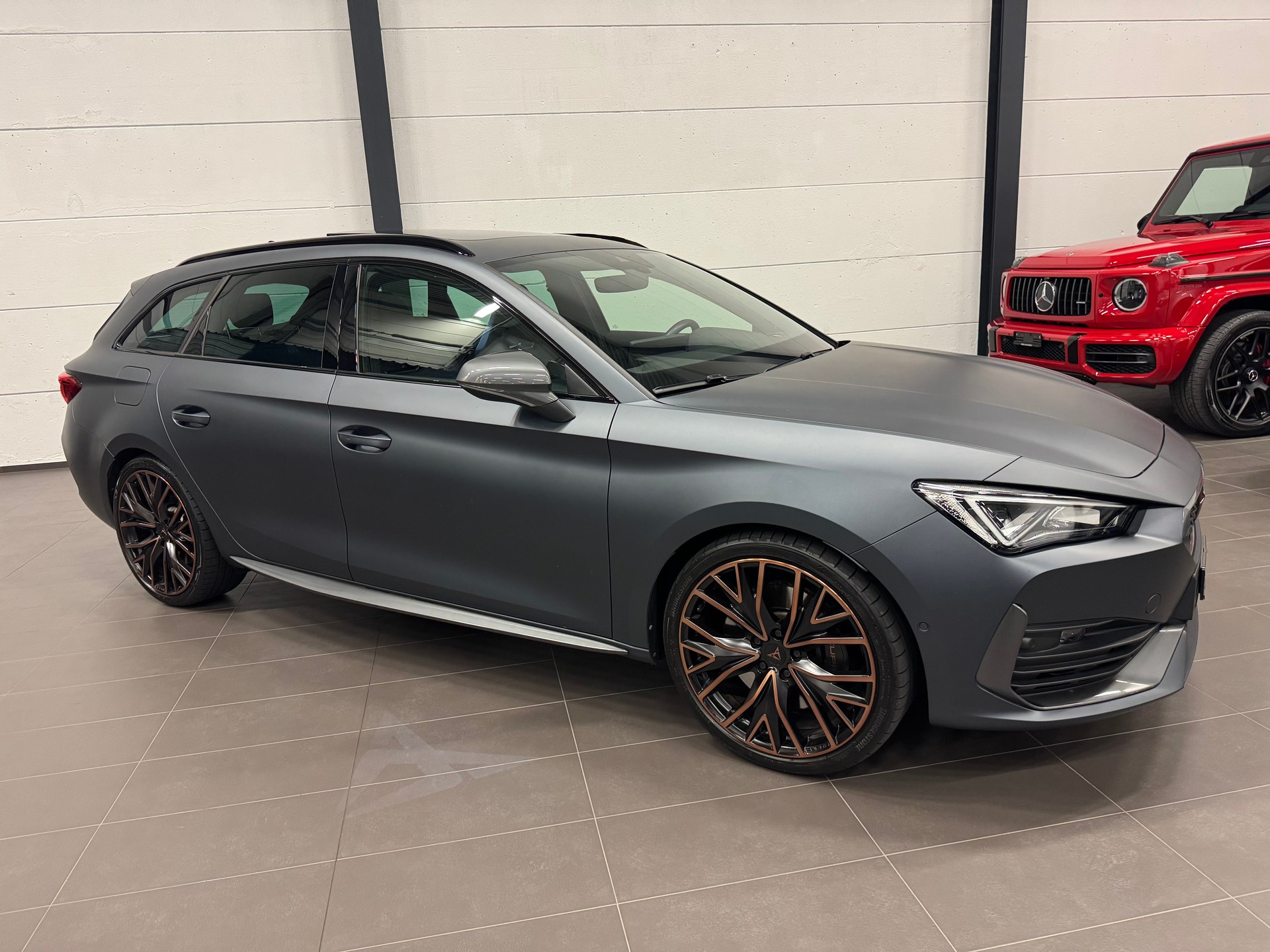 CUPRA LEON ST 2.0 TSI VZ DSG 4Drive Grau Matt-showroom-element-3