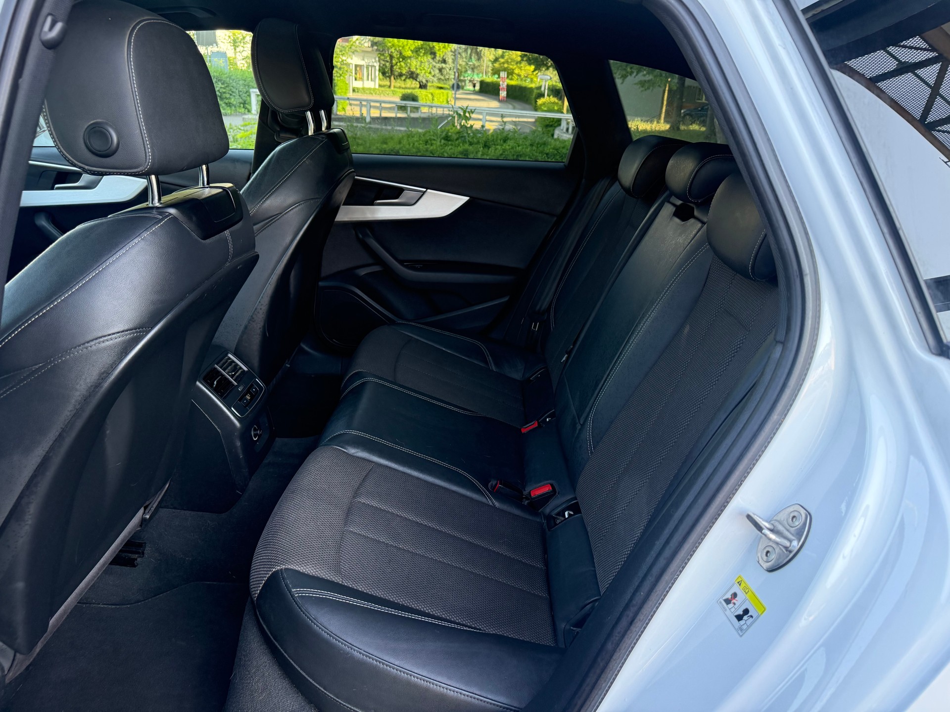 AUDI A4 Avant 2.0 TDI quattro S-tronic-image-11