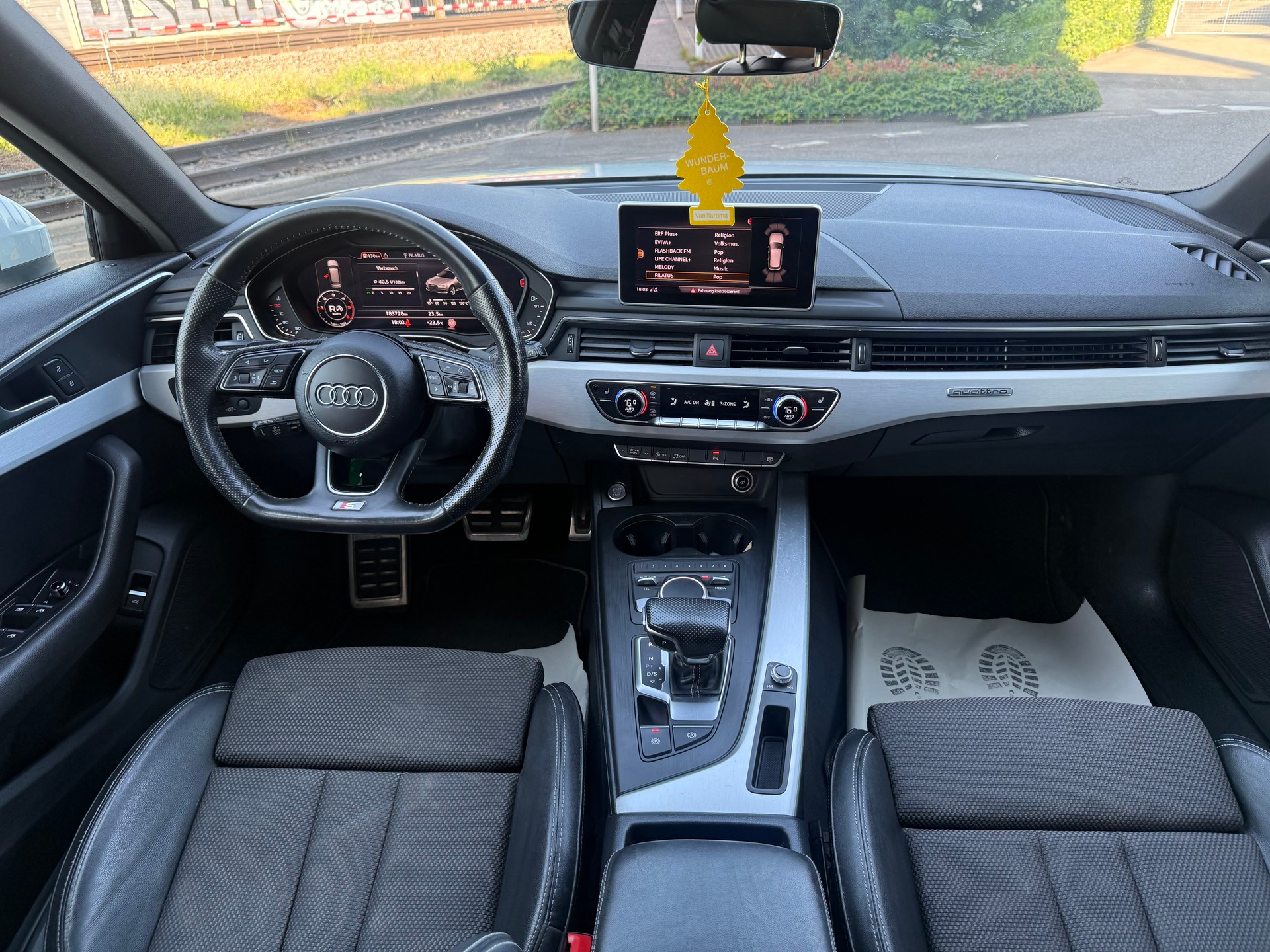 AUDI A4 Avant 2.0 TDI quattro S-tronic-image-8
