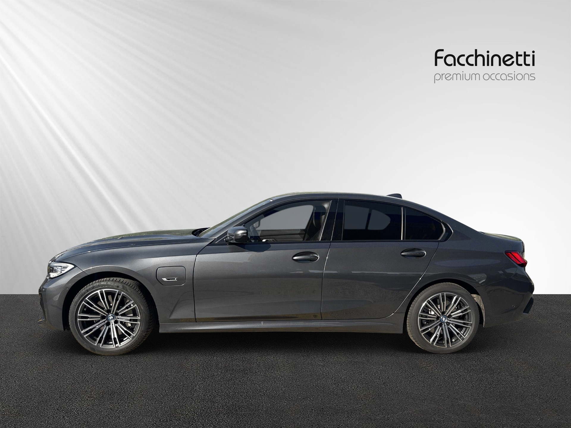 BMW 330e xDrive Pure M Sport Steptronic-showroom-element-2