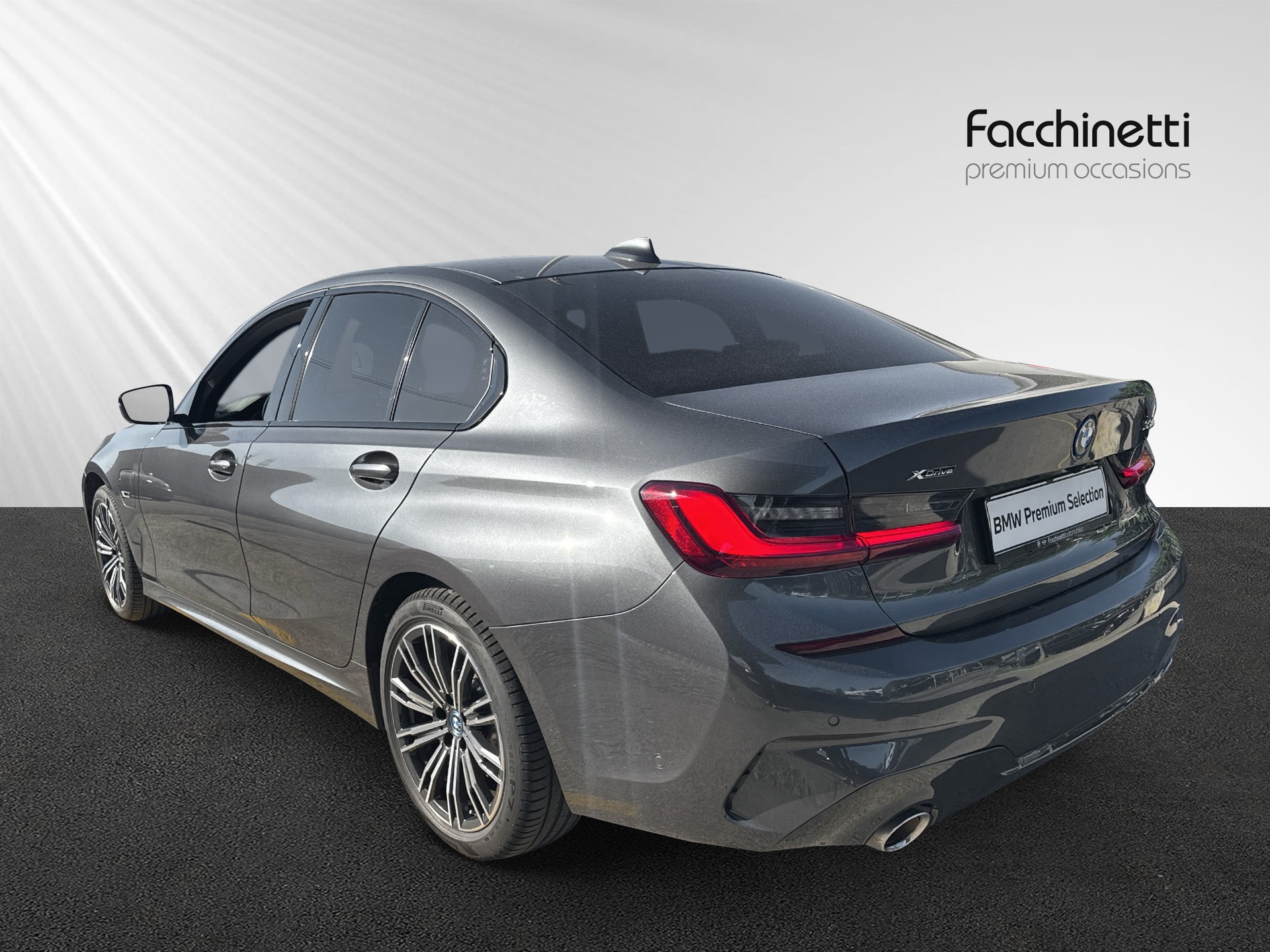 BMW 330e xDrive Pure M Sport Steptronic-showroom-element-3