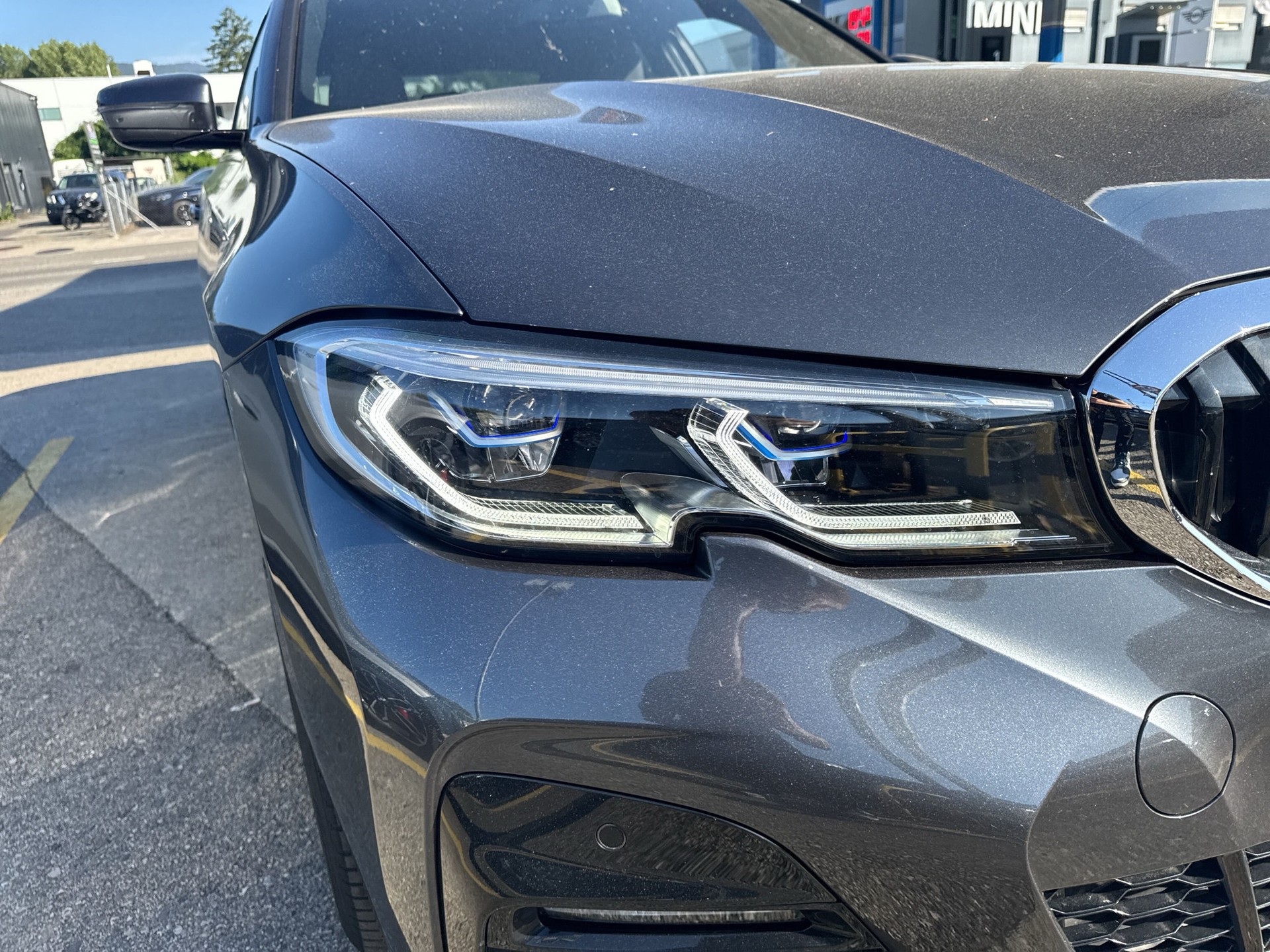 BMW 330e xDrive Pure M Sport Steptronic-image-18