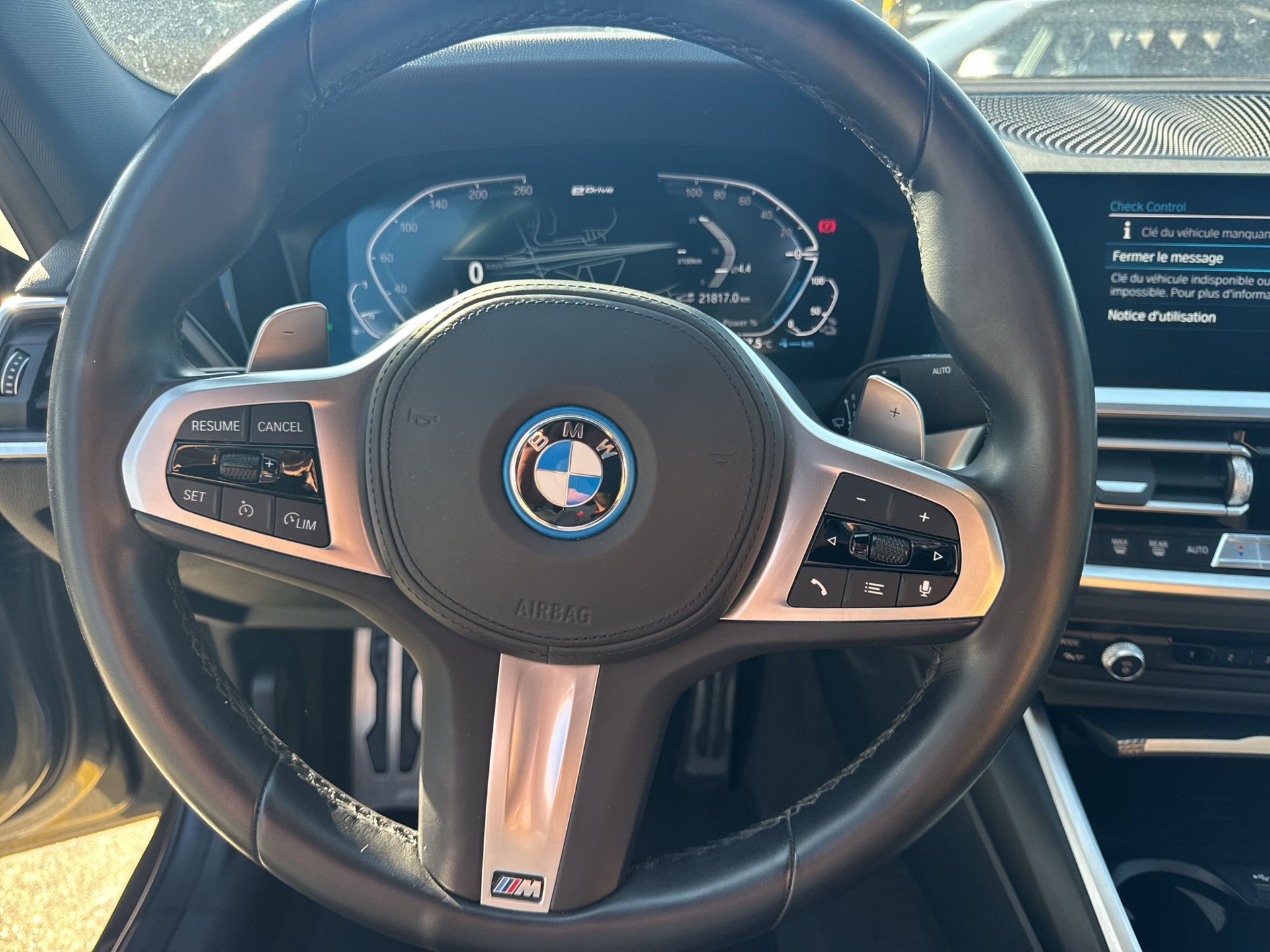 BMW 330e xDrive Pure M Sport Steptronic-image-12