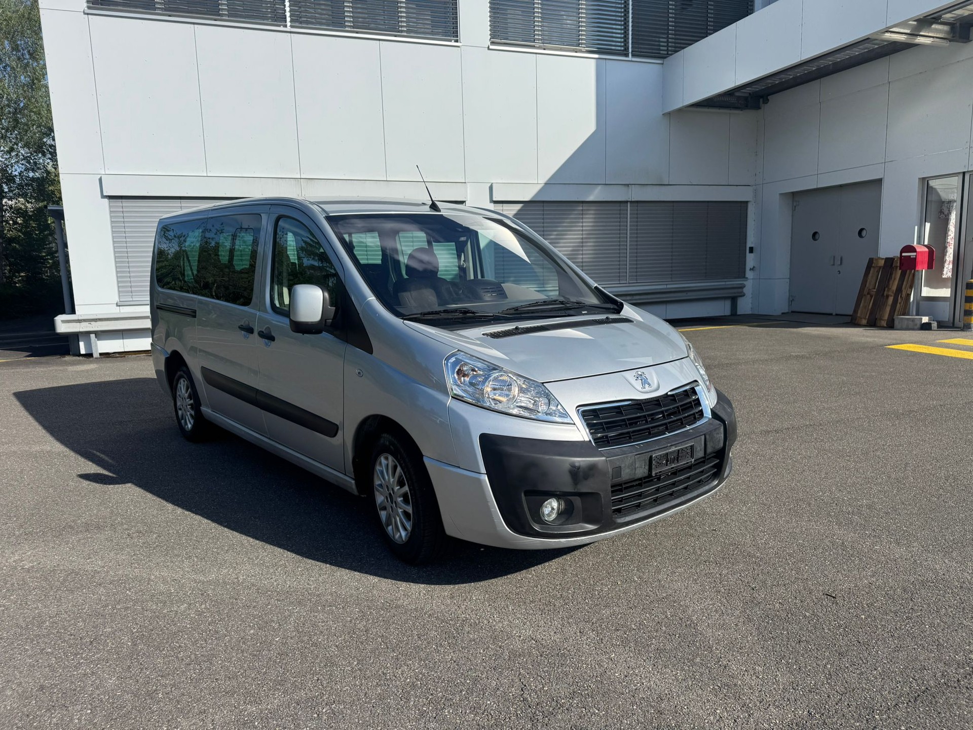 PEUGEOT EXPERT Tepee 2.0 HDi Allure L2-image-2