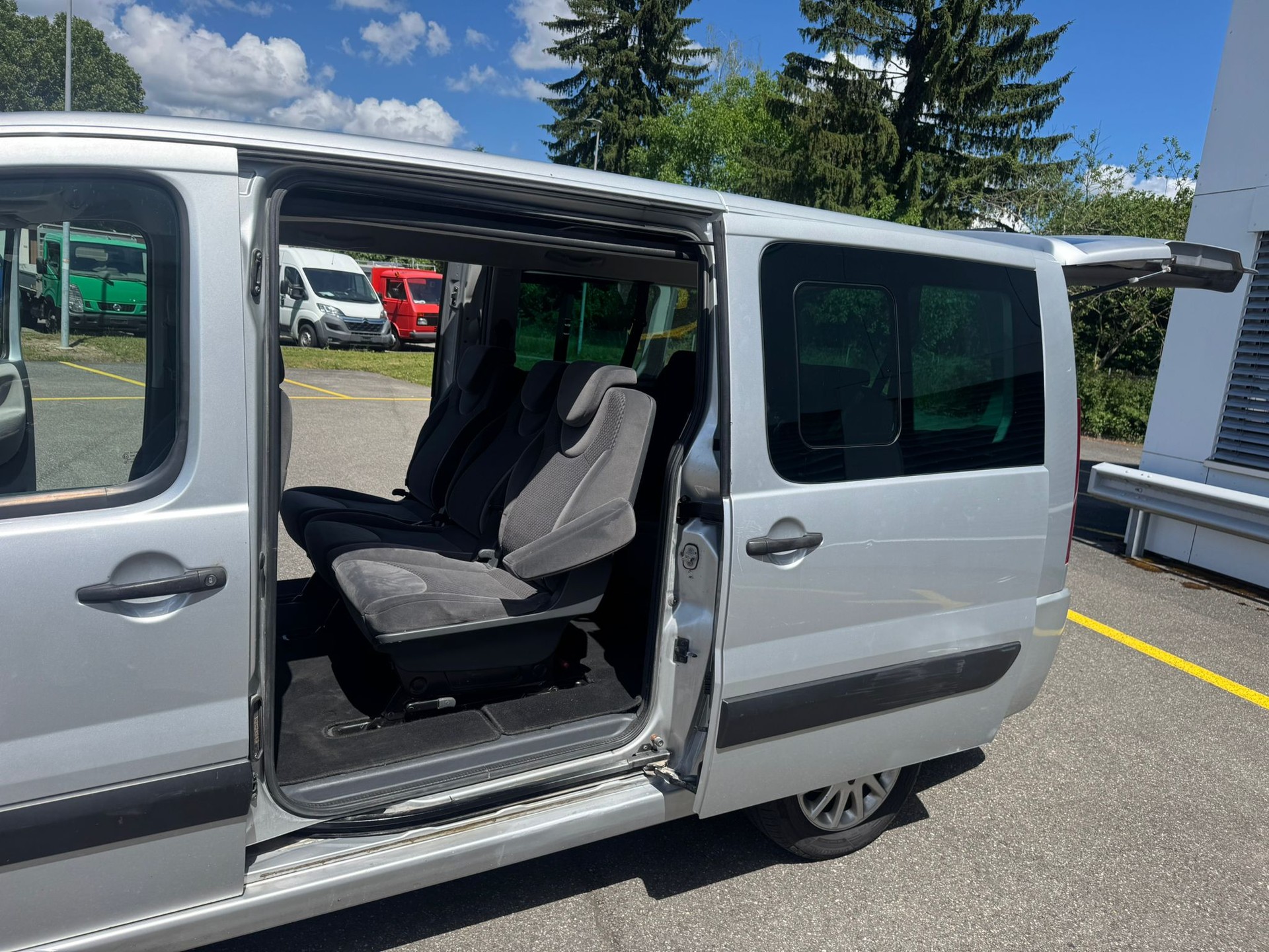 PEUGEOT EXPERT Tepee 2.0 HDi Allure L2-image-8