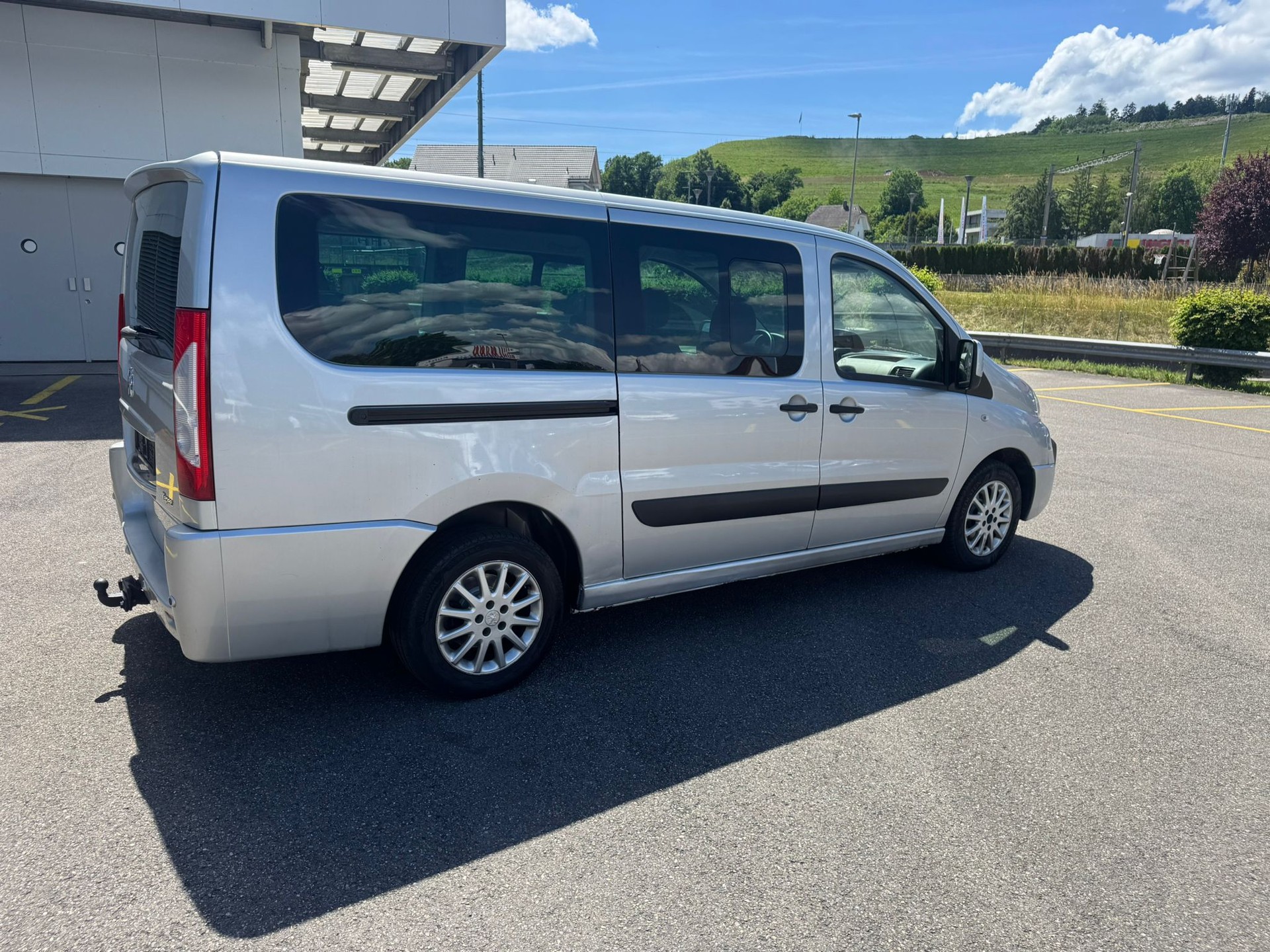 PEUGEOT EXPERT Tepee 2.0 HDi Allure L2-image-4