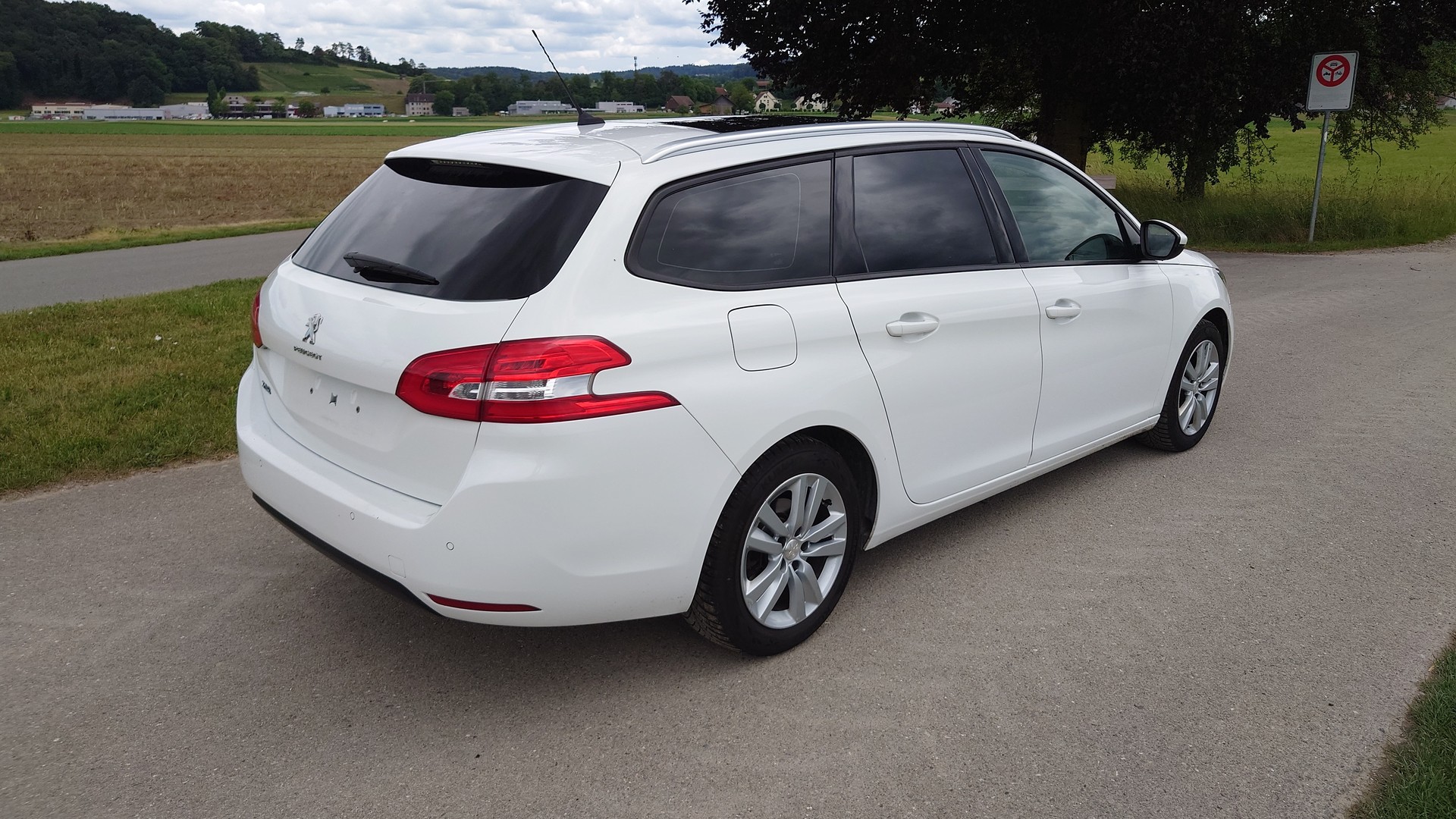 PEUGEOT 308 SW 1.5 BlueHDI Business Line EAT8-image-5