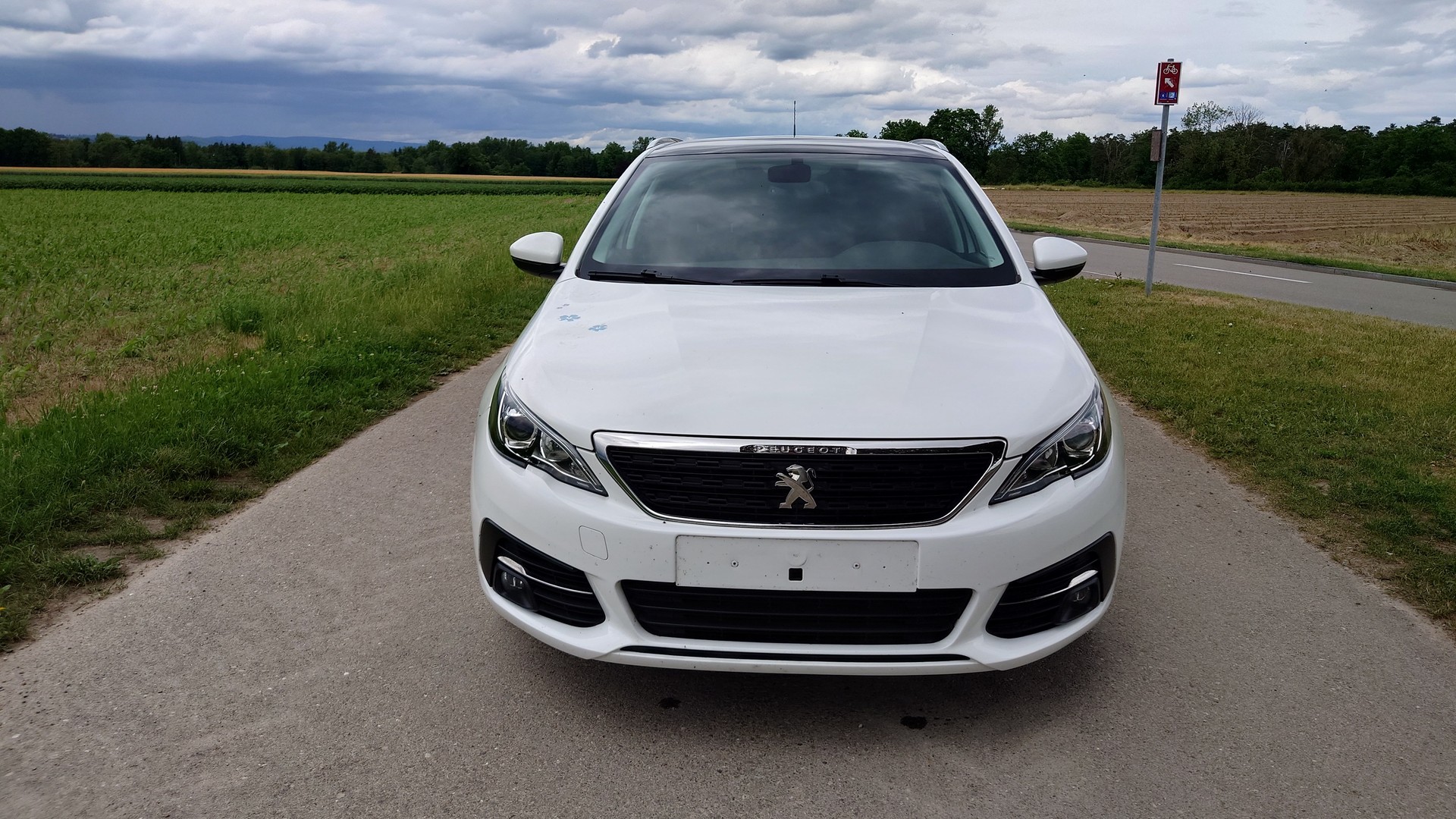 PEUGEOT 308 SW 1.5 BlueHDI Business Line EAT8-image-8
