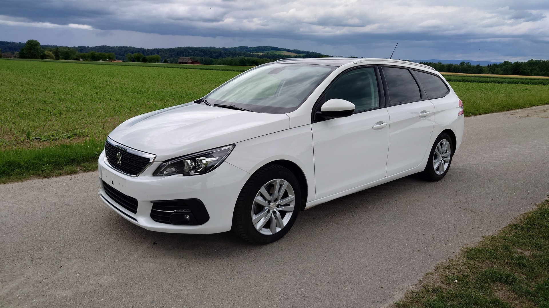 PEUGEOT 308 SW 1.5 BlueHDI Business Line EAT8