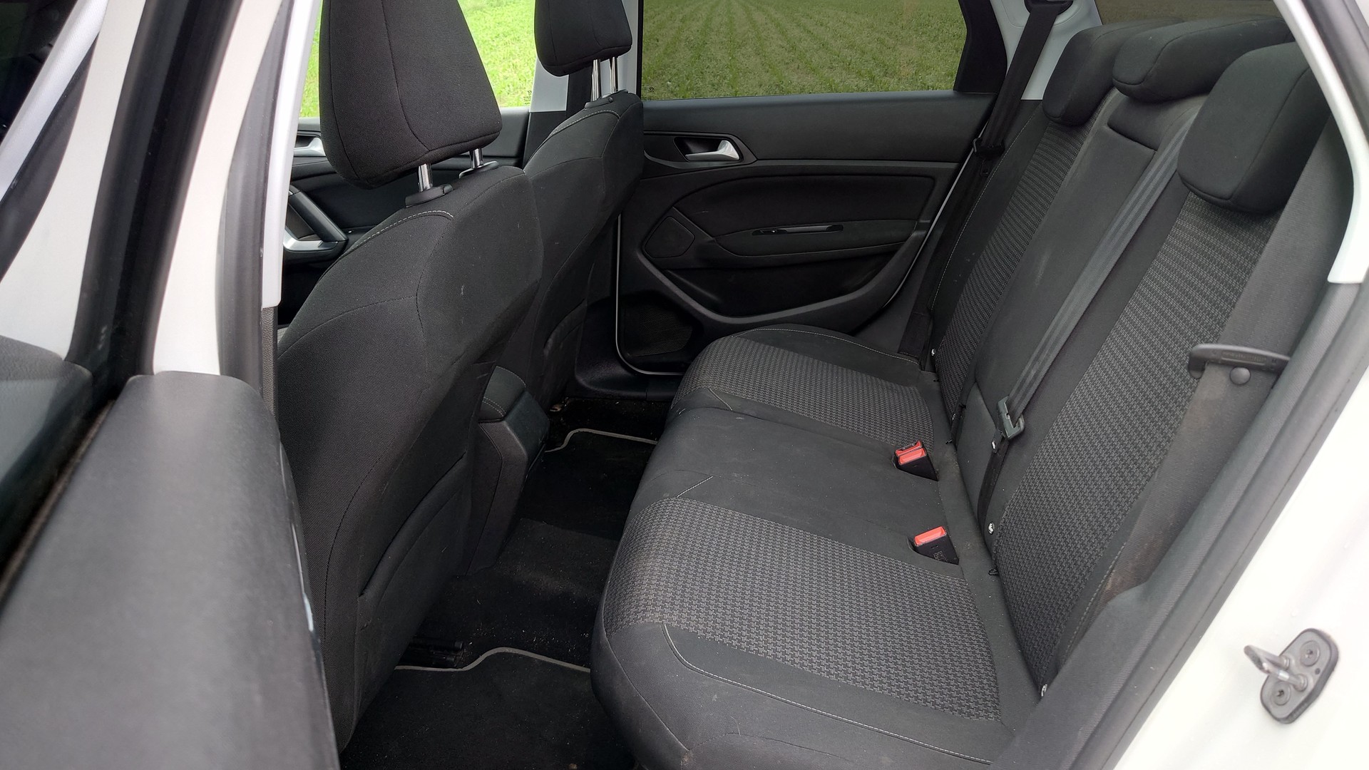 PEUGEOT 308 SW 1.5 BlueHDI Business Line EAT8-image-13