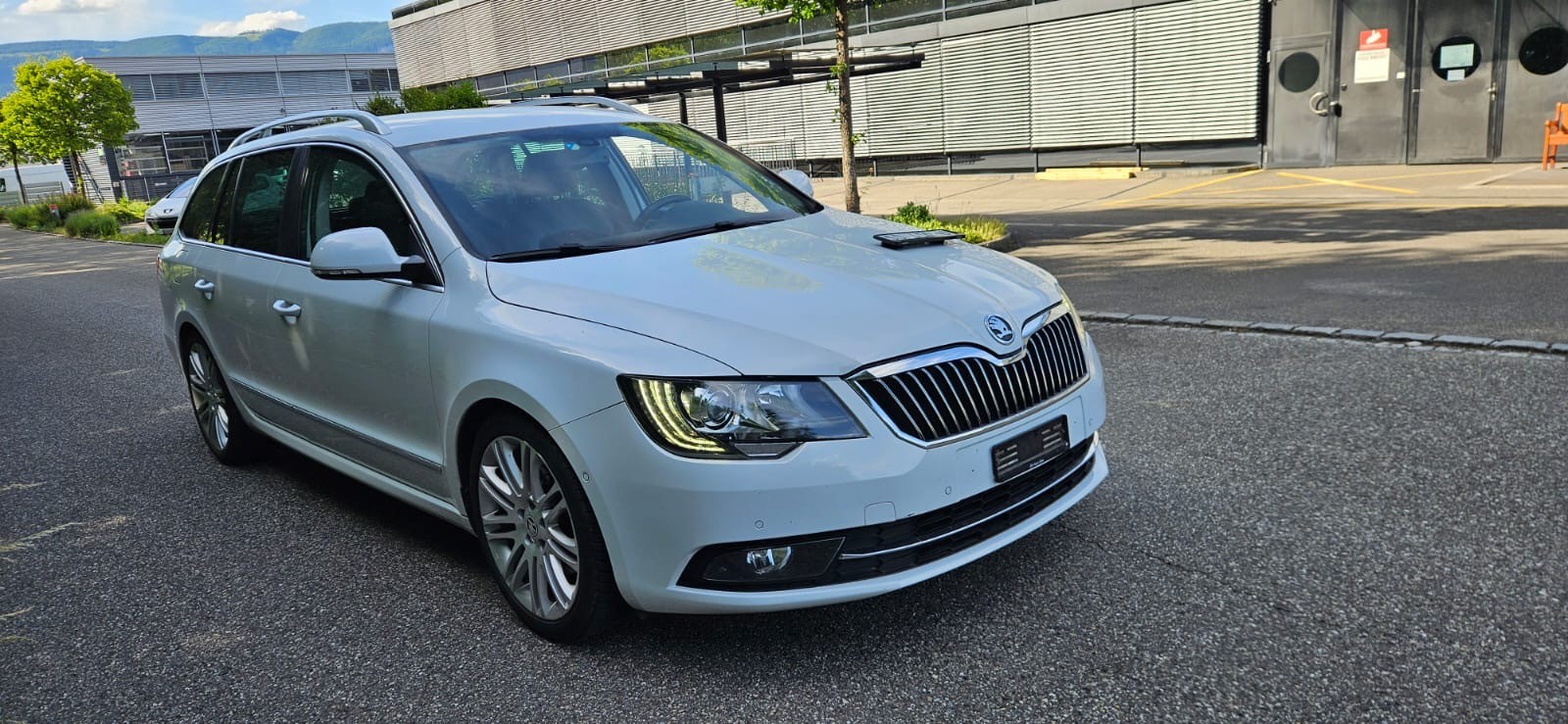 SKODA Superb Combi 2.0 TSI Ambition DSG-image-8