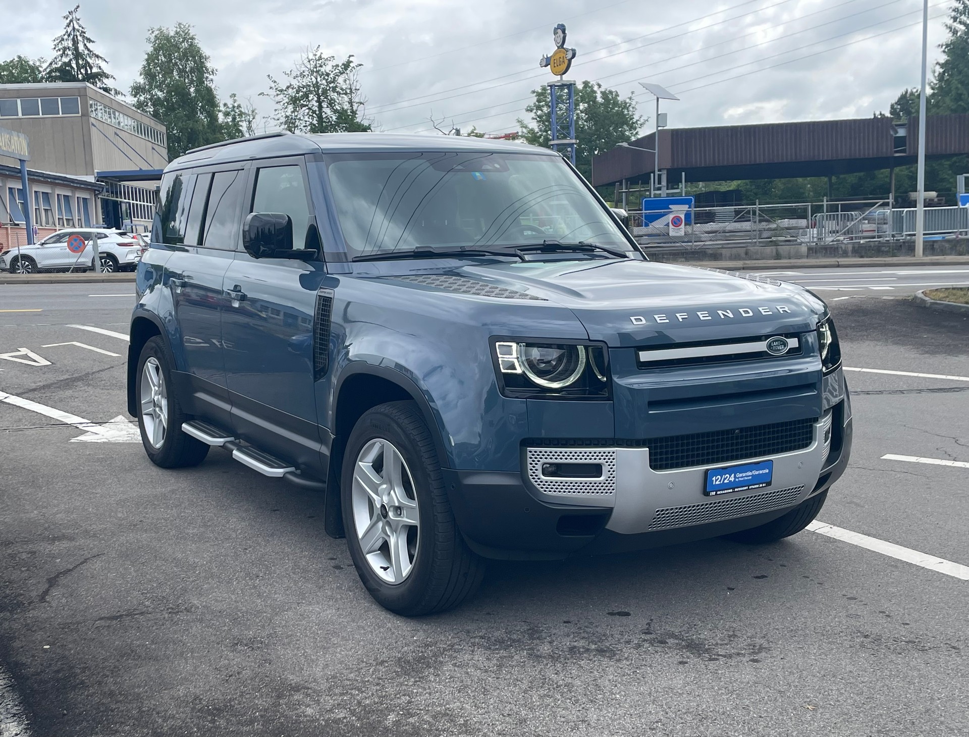 LAND ROVER Defender 110 3.0 D I6 300 X-Dynamic SE AWD AT8-showroom-element-2