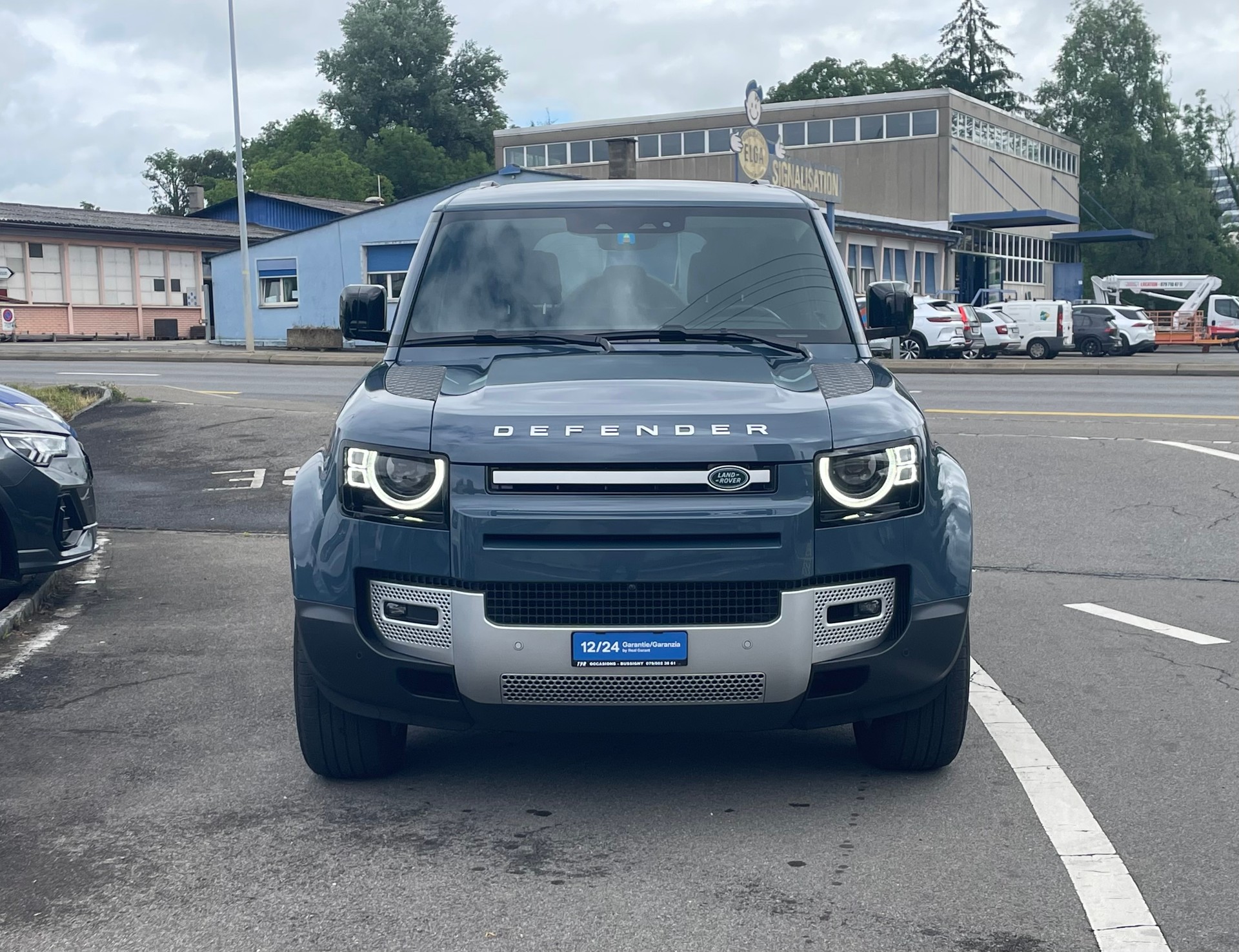 LAND ROVER Defender 110 3.0 D I6 300 X-Dynamic SE AWD AT8-showroom-element-1