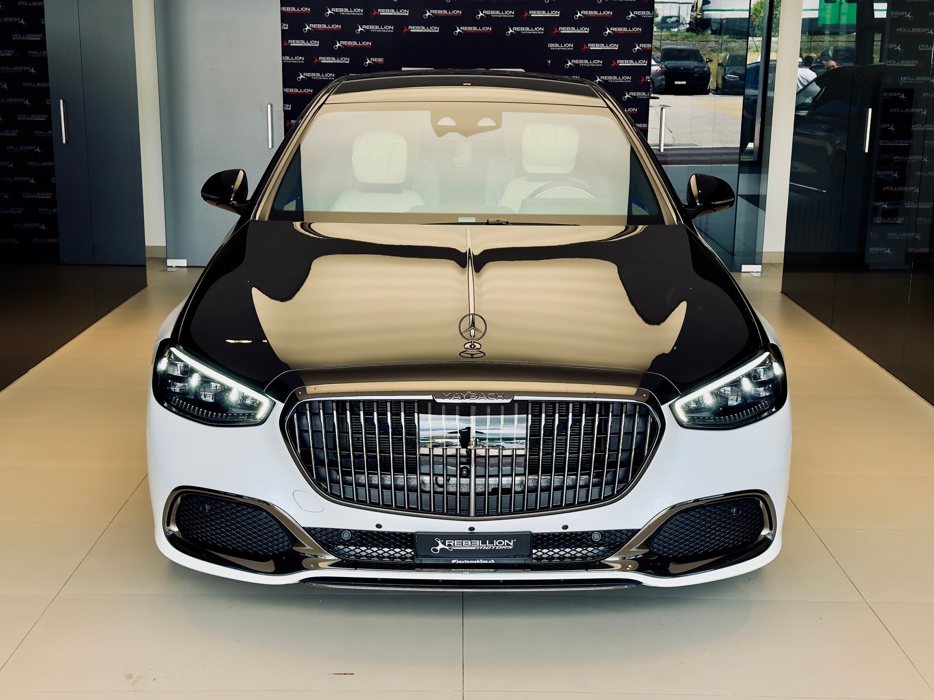 MERCEDES-BENZ MAYBACH-showroom-element-1