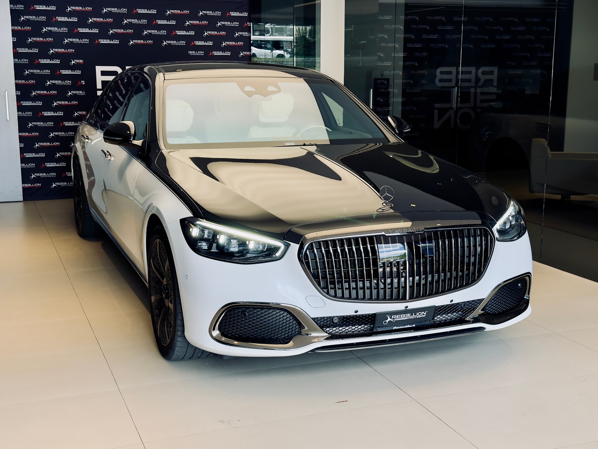 MERCEDES-BENZ MAYBACH-showroom-element-2