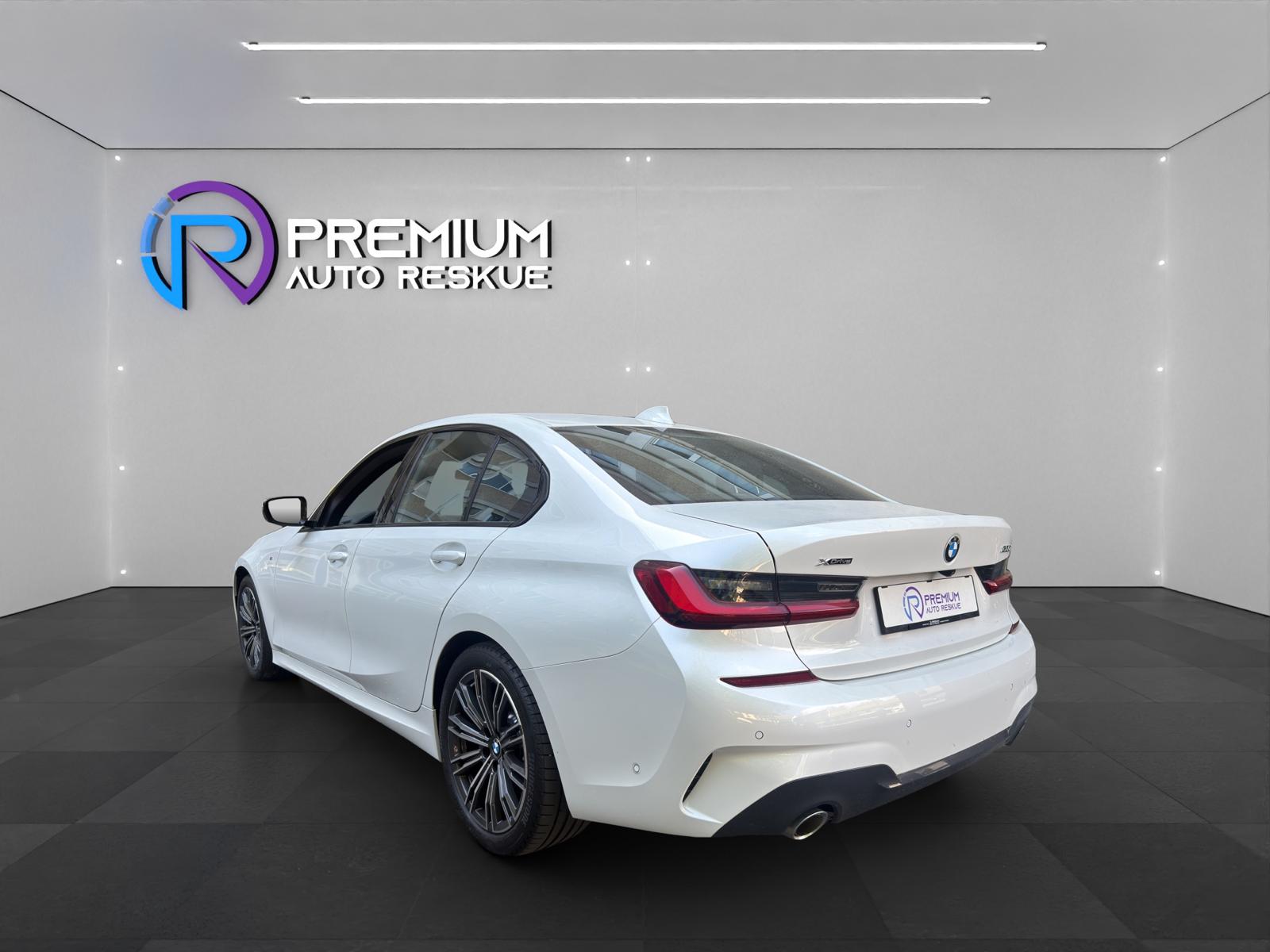 BMW 330i xDrive Steptronic M Sport-showroom-element-3