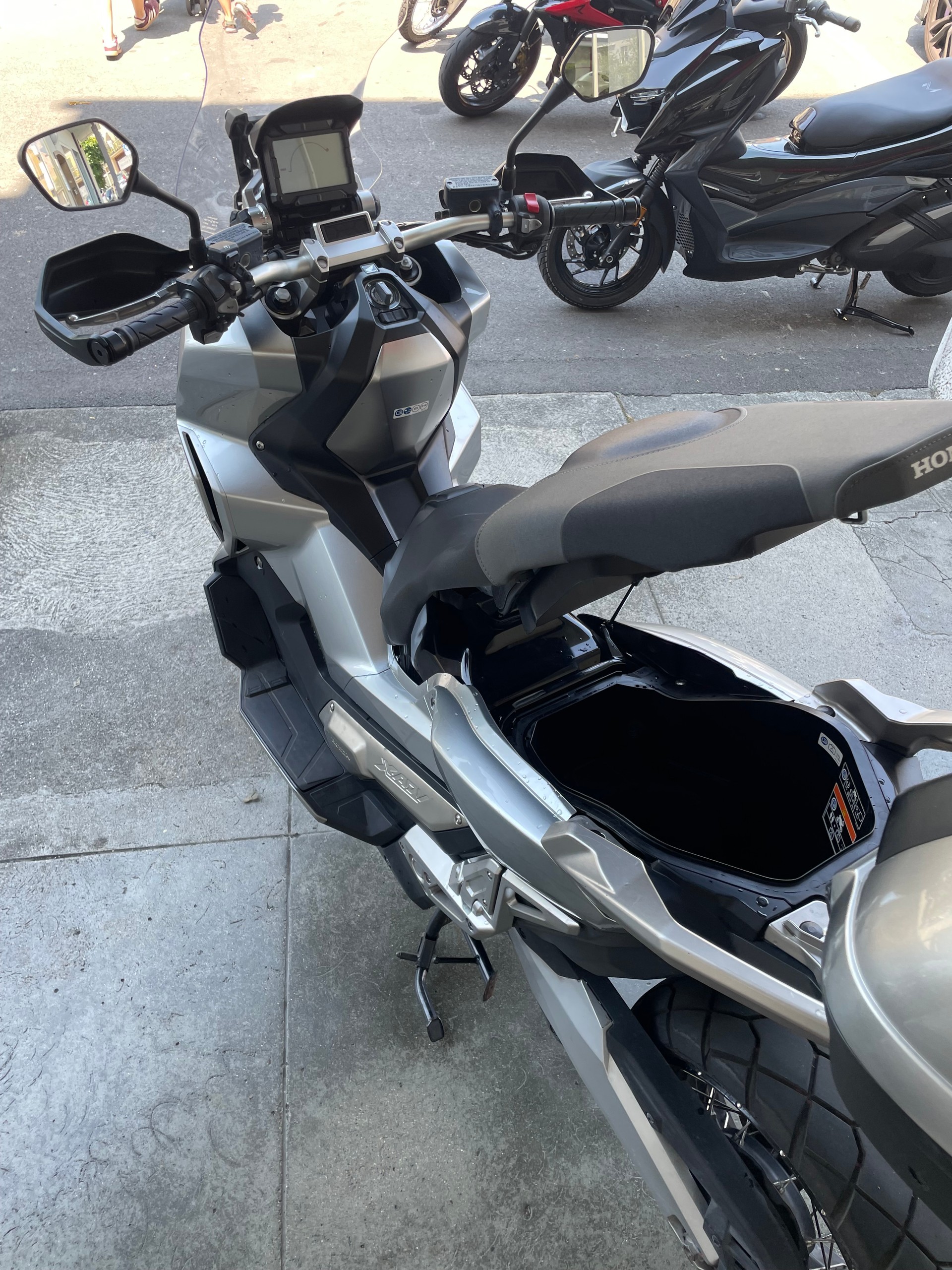 HONDA X-ADV 750 ABS-image-3