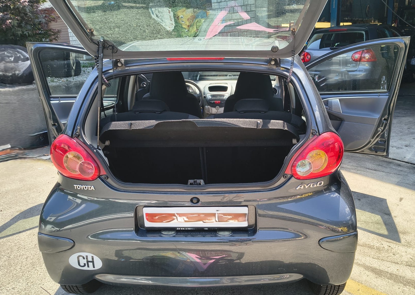 TOYOTA AYGO-showroom-element-3