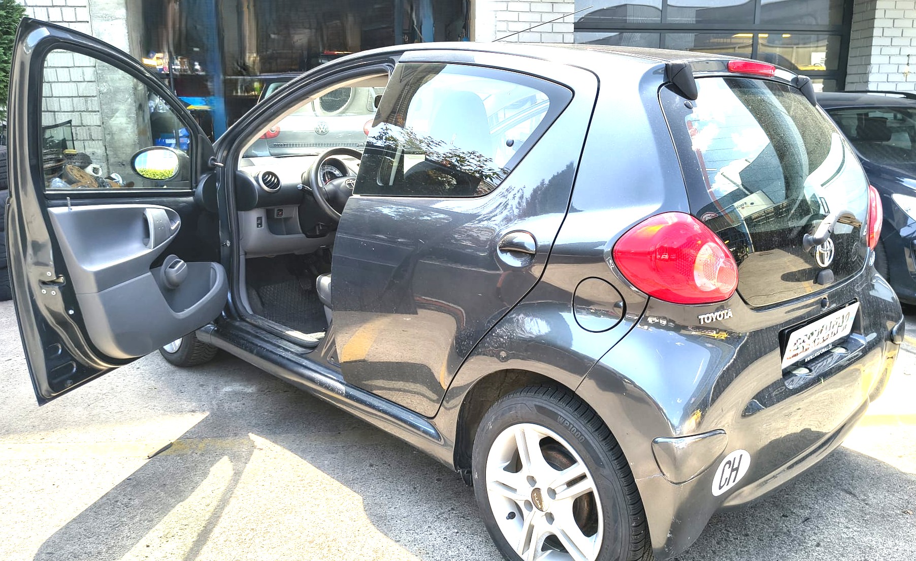 TOYOTA AYGO-showroom-element-2