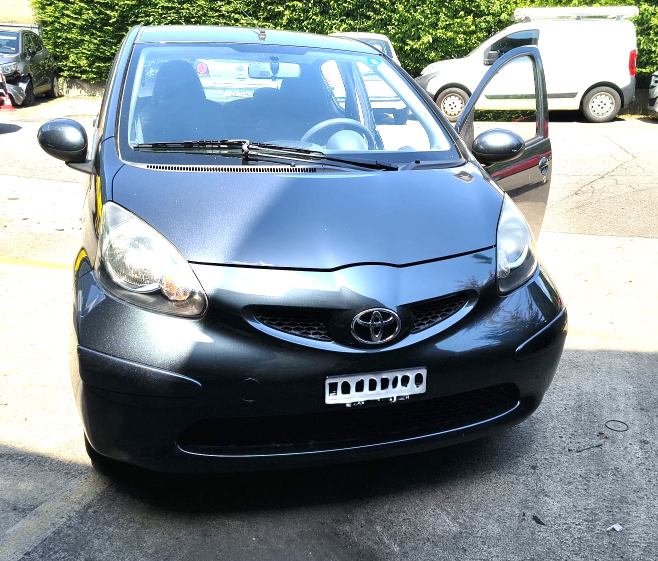 TOYOTA AYGO-showroom-element-1