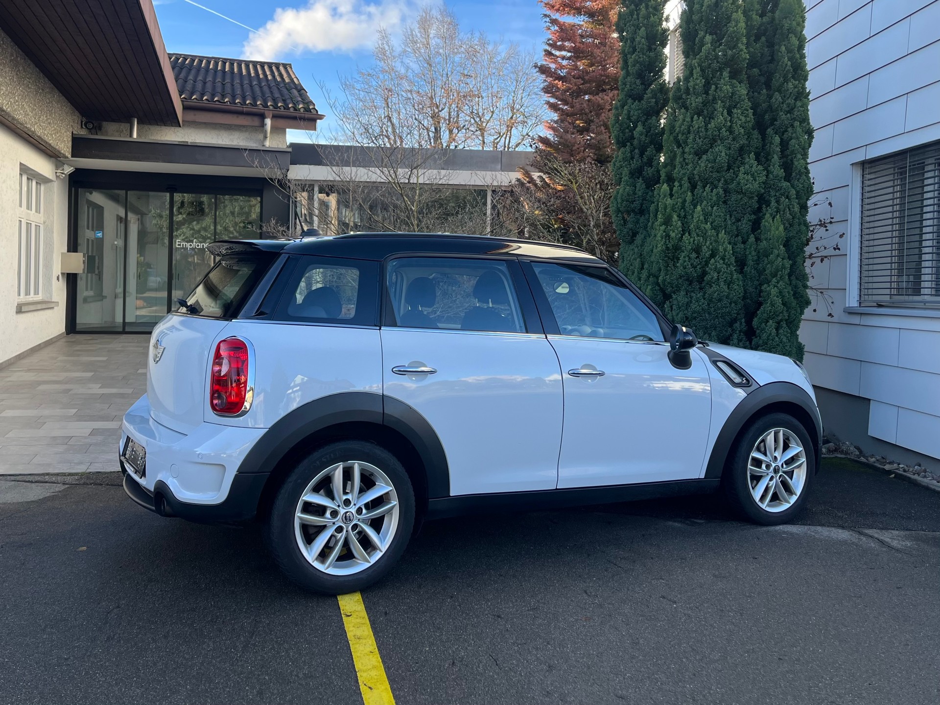 MINI Countryman Cooper S ALL4 Steptronic 4x4 *Top-Zustand*Automat*Servicegepflegt*-image-2