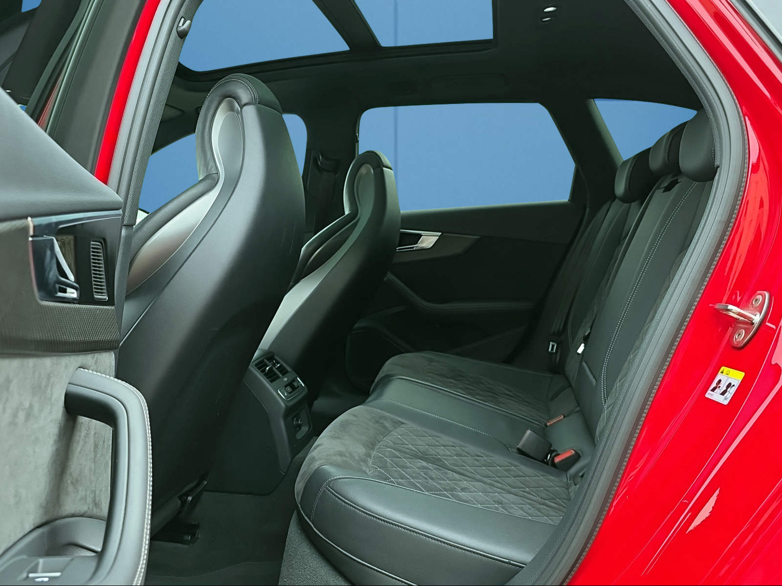AUDI RS4 Avant quattro tiptronic-image-11