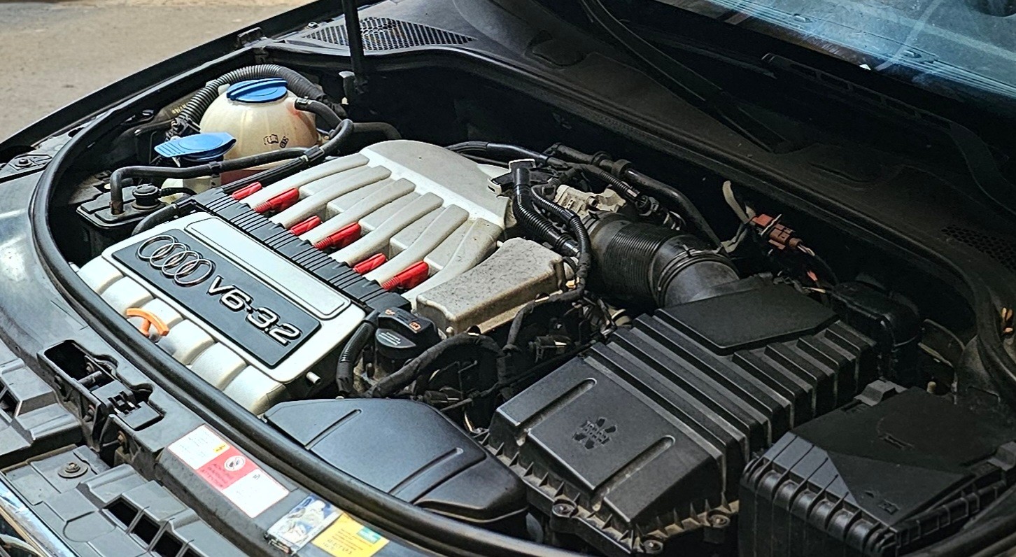 AUDI A3 Sportback 3.2 V6 Ambition quattro-image-25