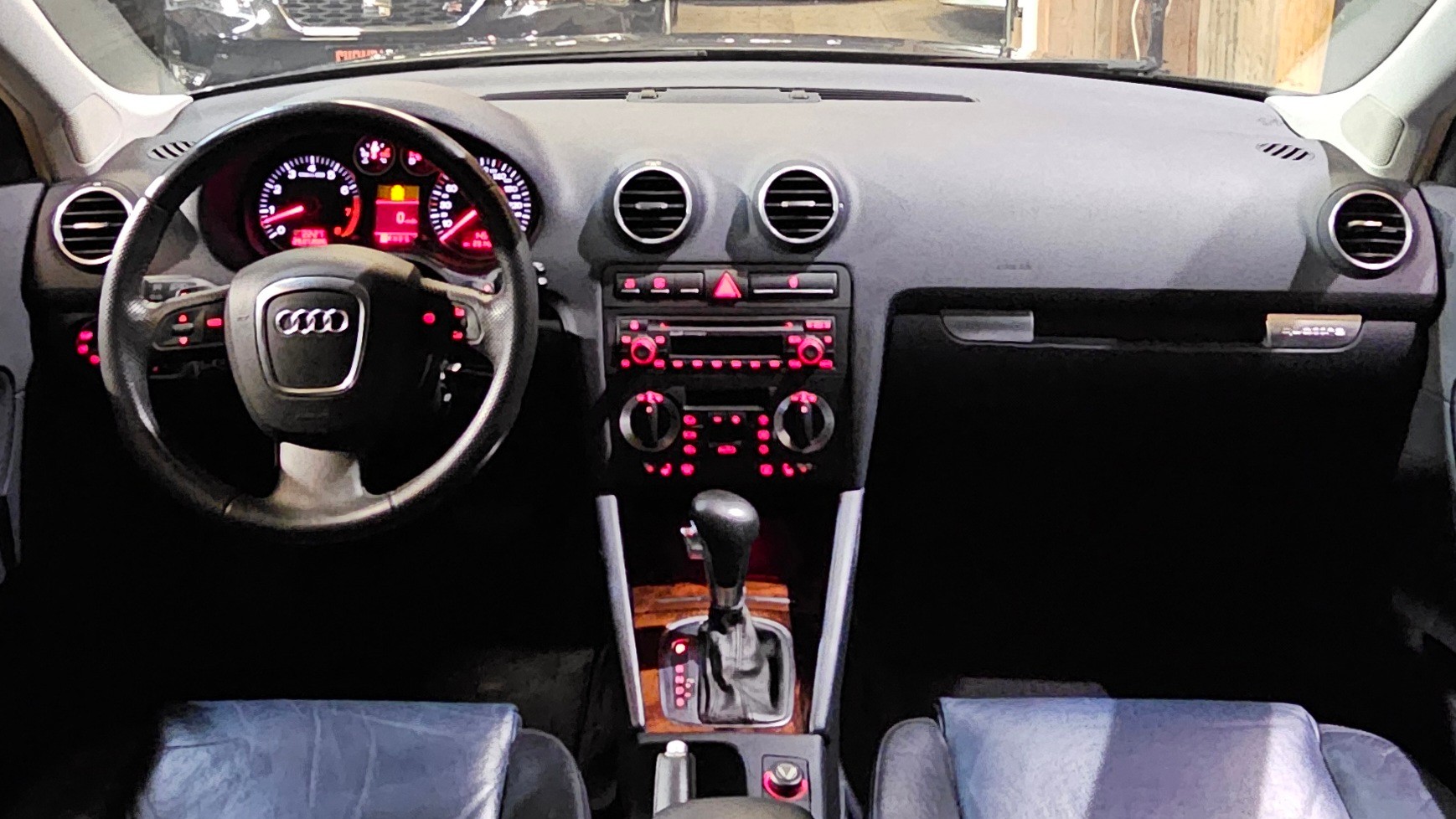 AUDI A3 Sportback 3.2 V6 Ambition quattro-image-10