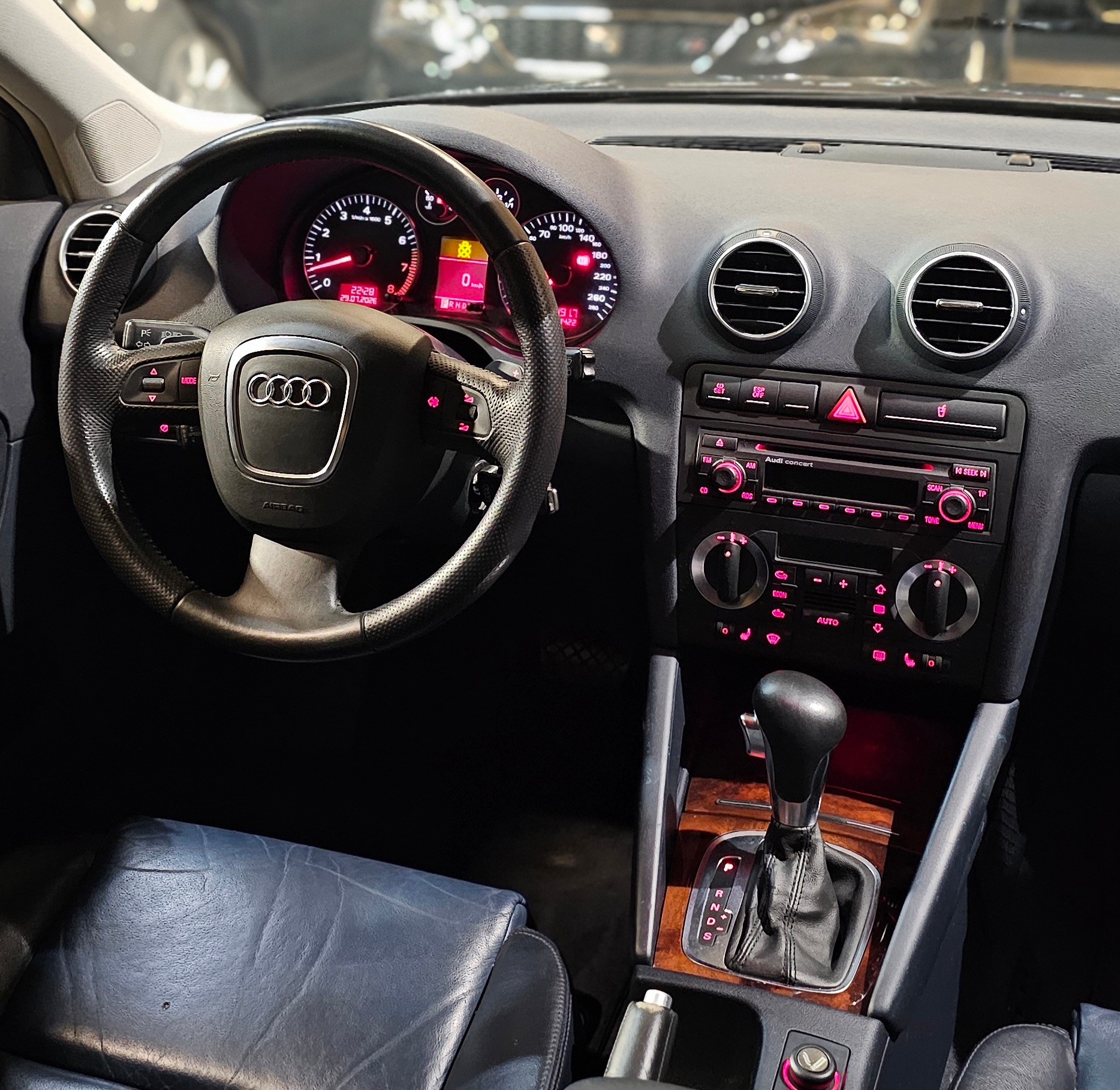 AUDI A3 Sportback 3.2 V6 Ambition quattro-image-19