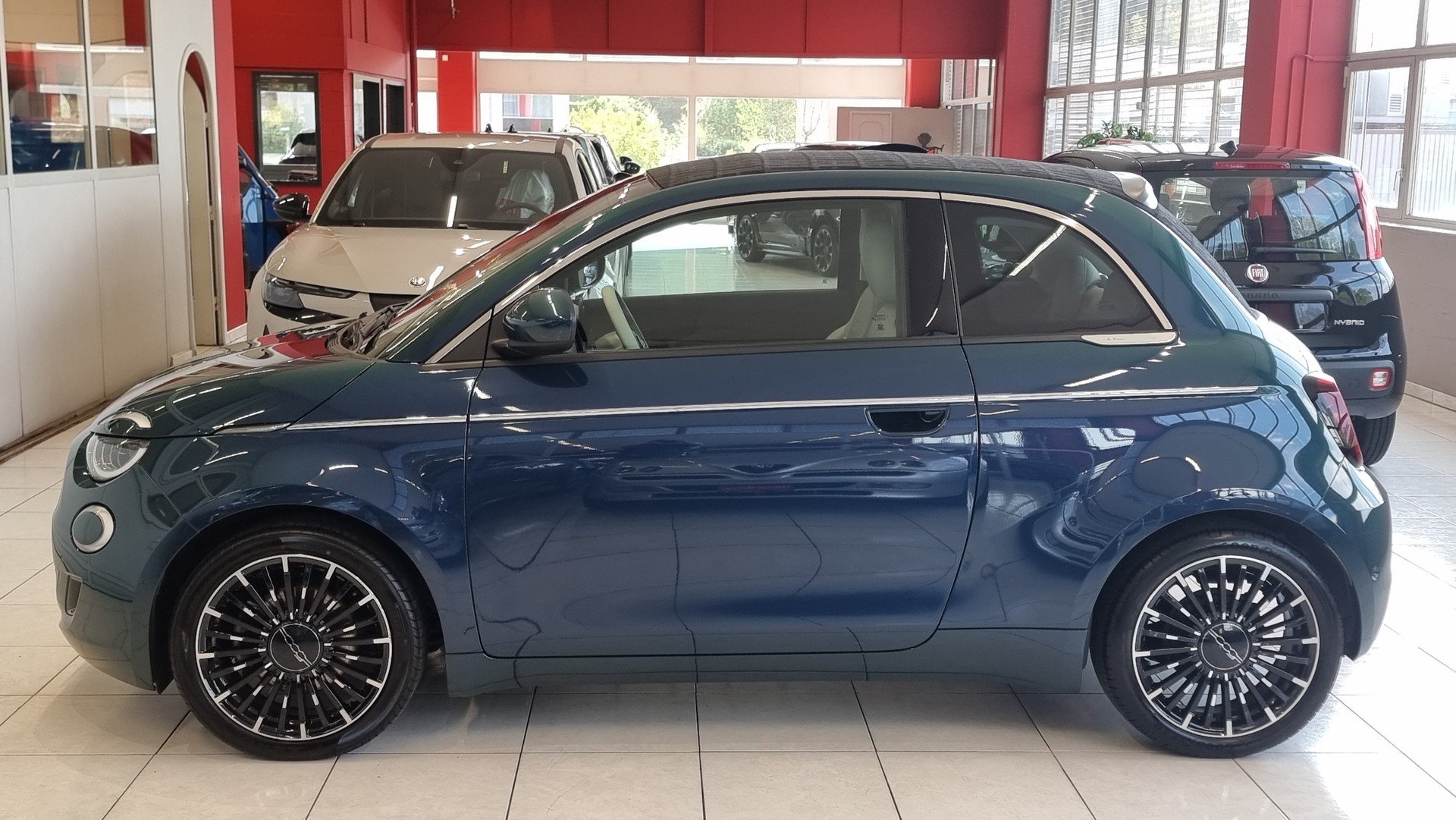 FIAT 500 Cabrio La Prima-showroom-element-1