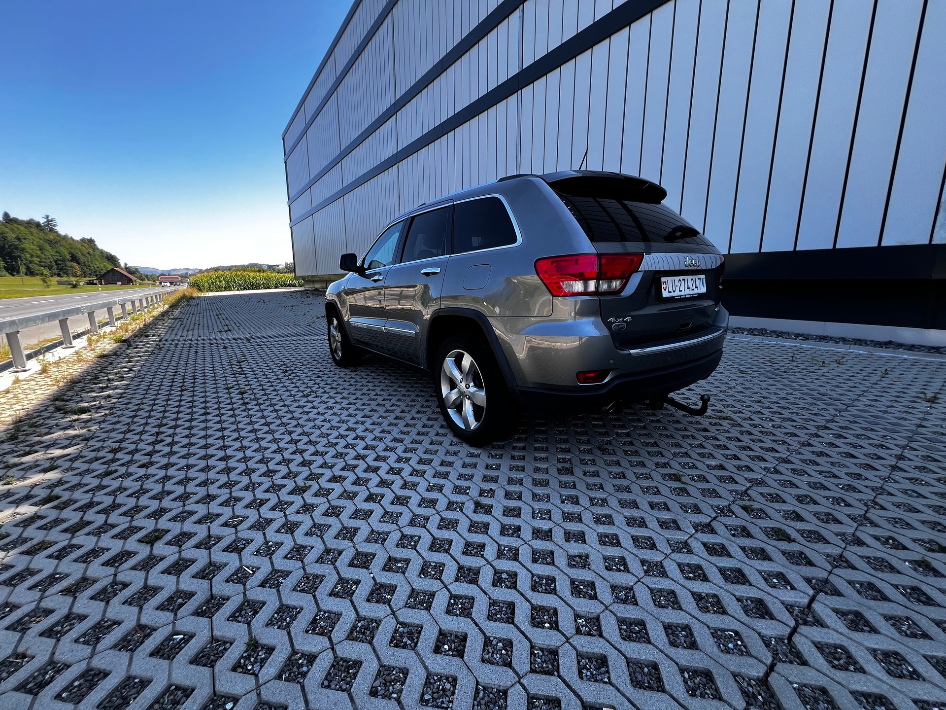 JEEP Grand Cherokee 3.0 CRD Overland Automatic-image-3
