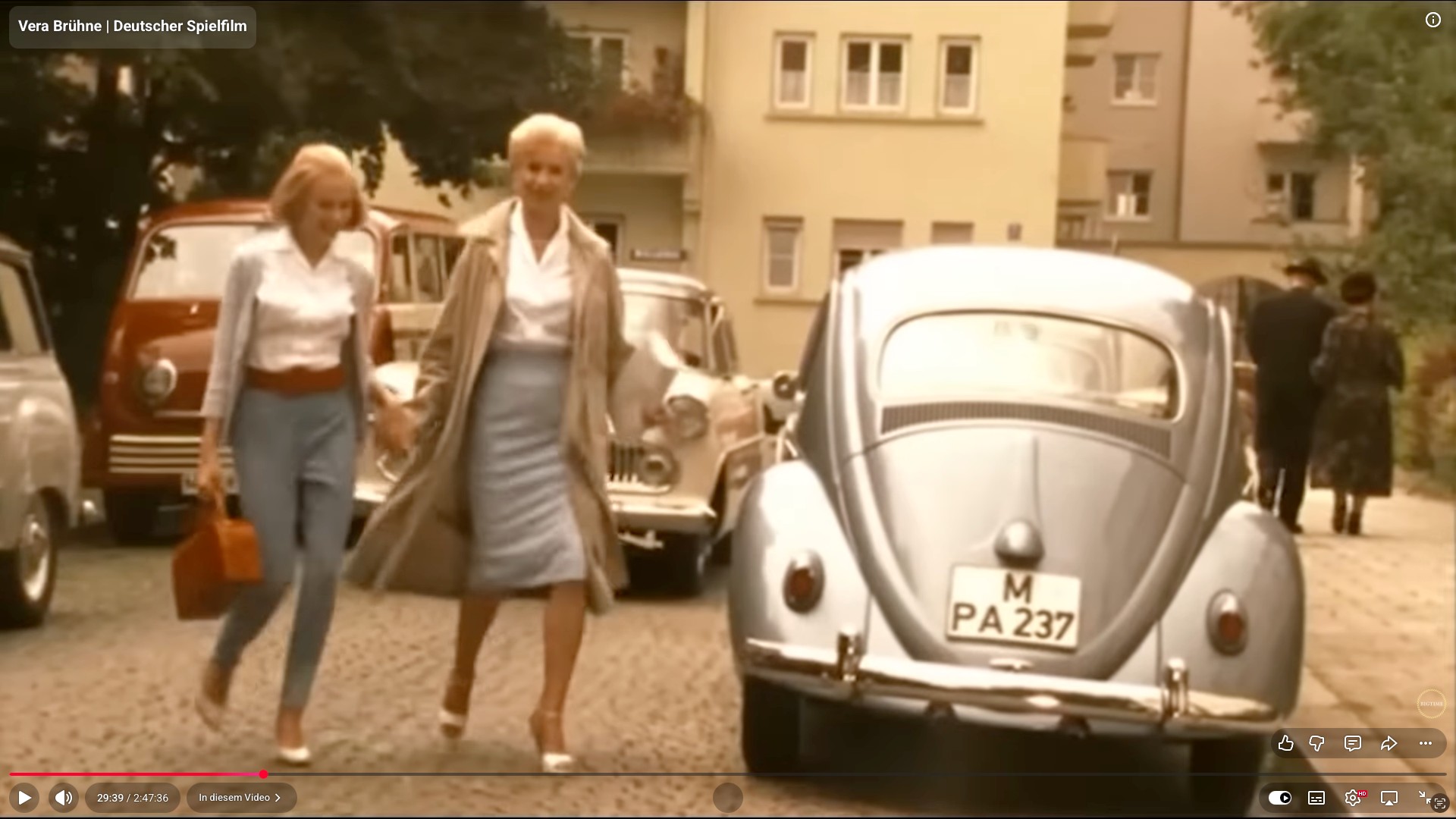 VW Käfer 113 1957 "Zwitter" mit Winker-Blinker & originales Filmauto aus „Der Fall Vera Brühne“ | Deutscher Spielfilm-image-15