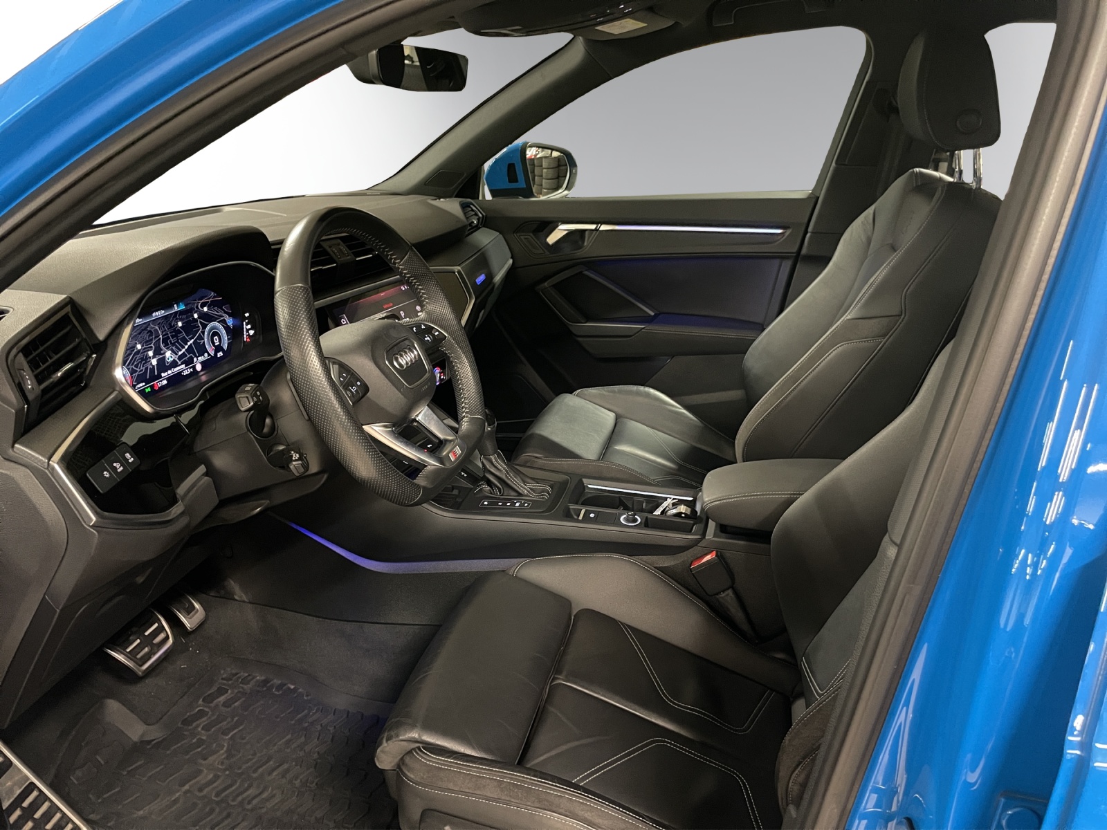 AUDI Q3 40 TFSI S line quattro-image-8