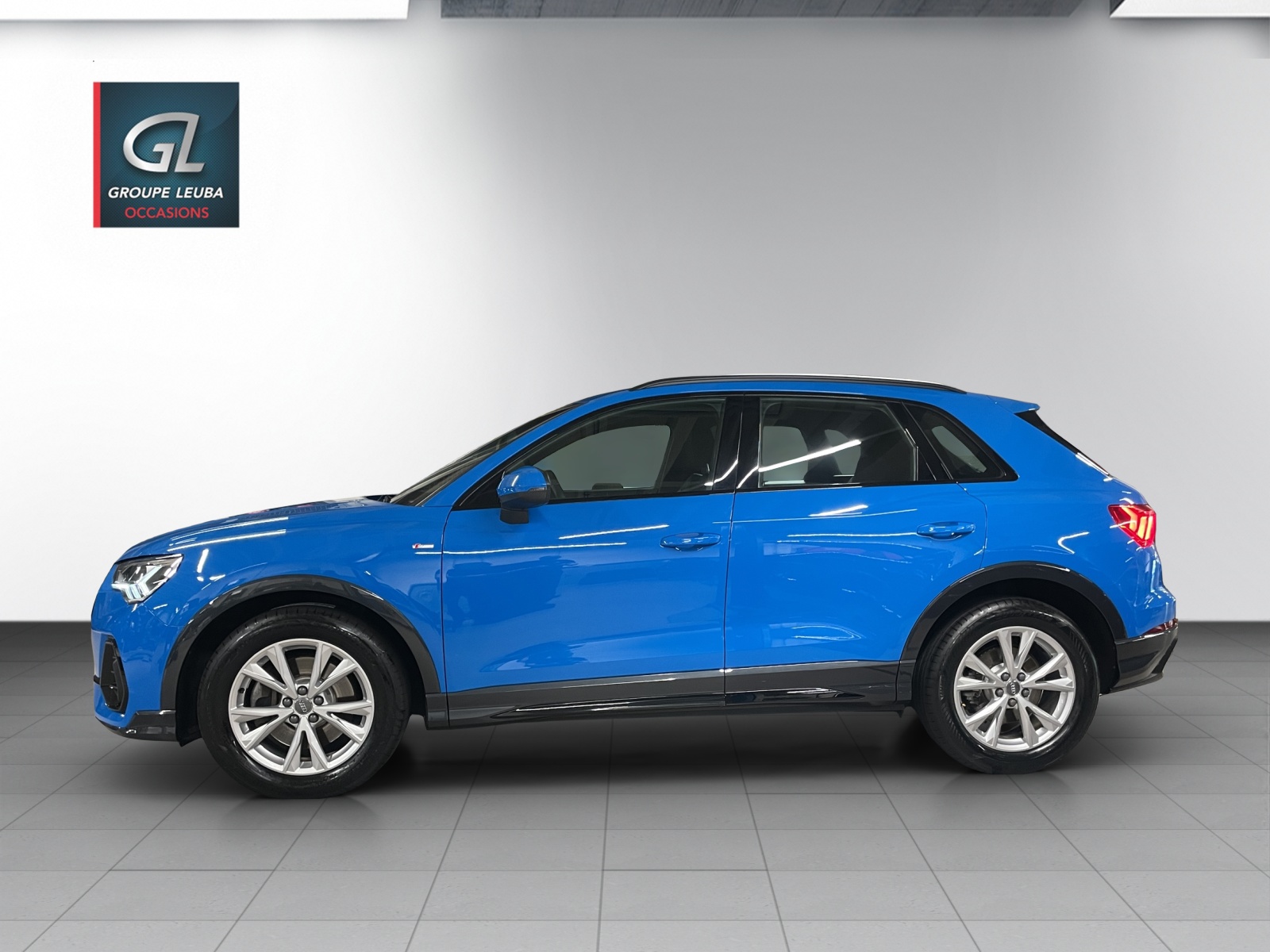 AUDI Q3 40 TFSI S line quattro-showroom-element-2