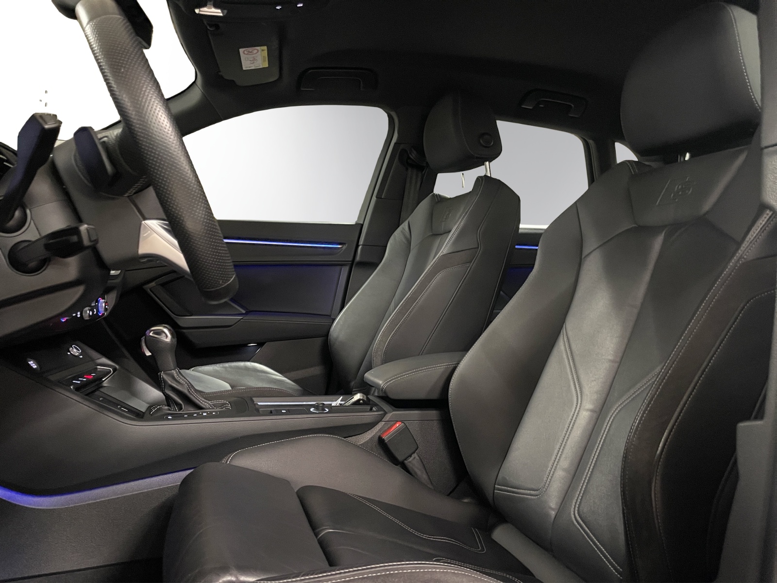 AUDI Q3 40 TFSI S line quattro-image-9