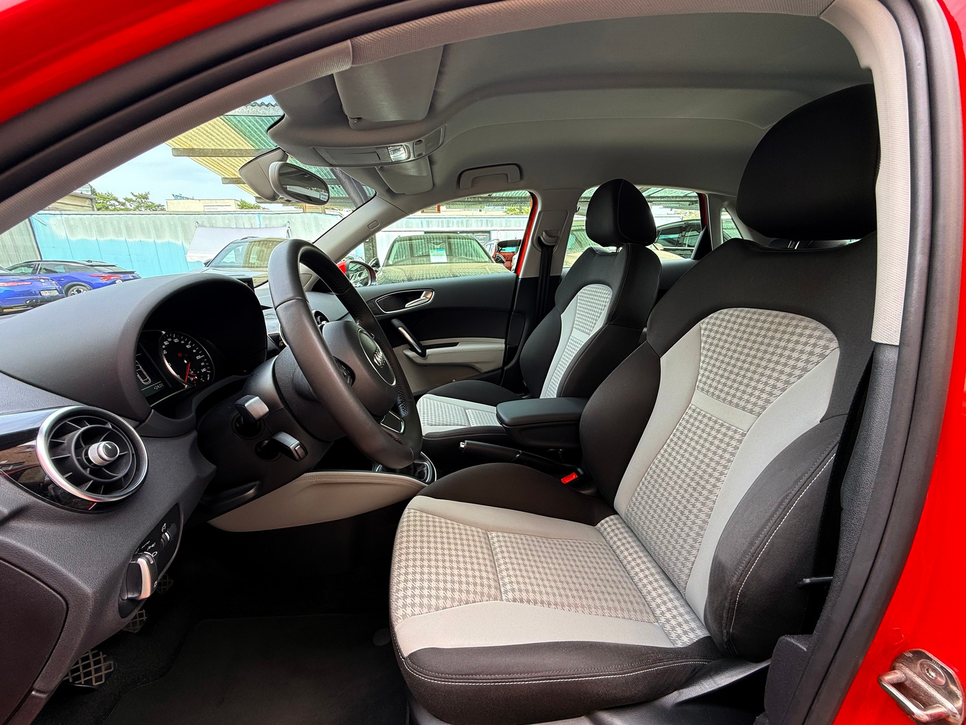 AUDI A1 Sportback 1.4 TFSI Attraction aus 1. Hand-image-6