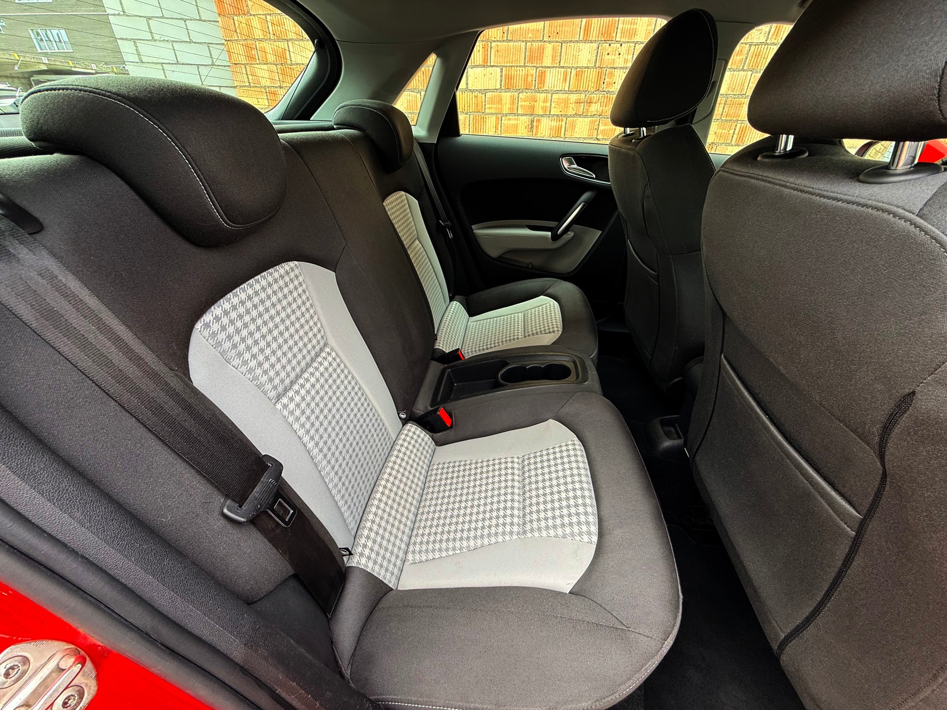 AUDI A1 Sportback 1.4 TFSI Attraction aus 1. Hand-image-9