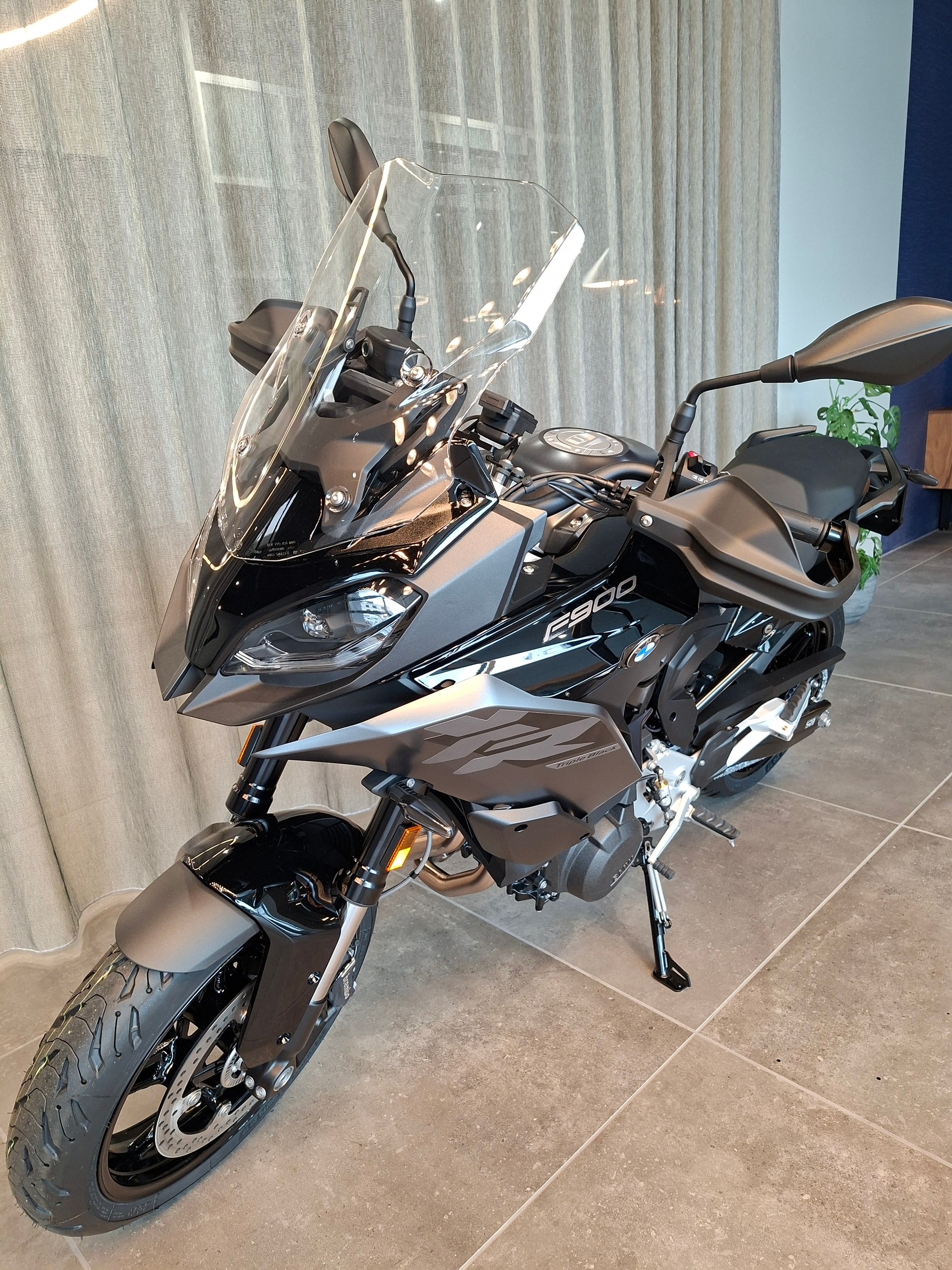 BMW F 900 XR A2-showroom-element-3