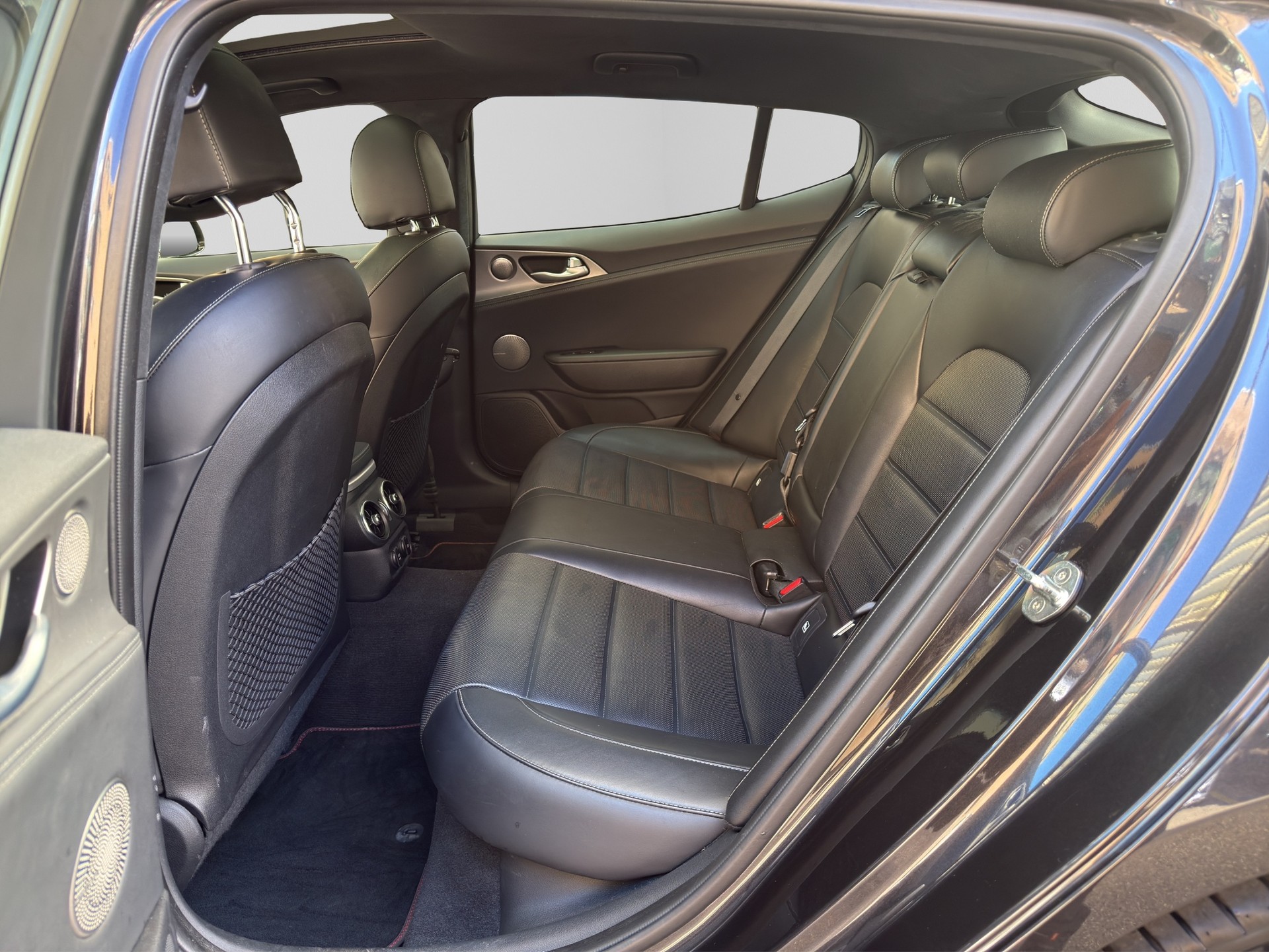 KIA Stinger 3.3 T-GDi GT AWD-image-14