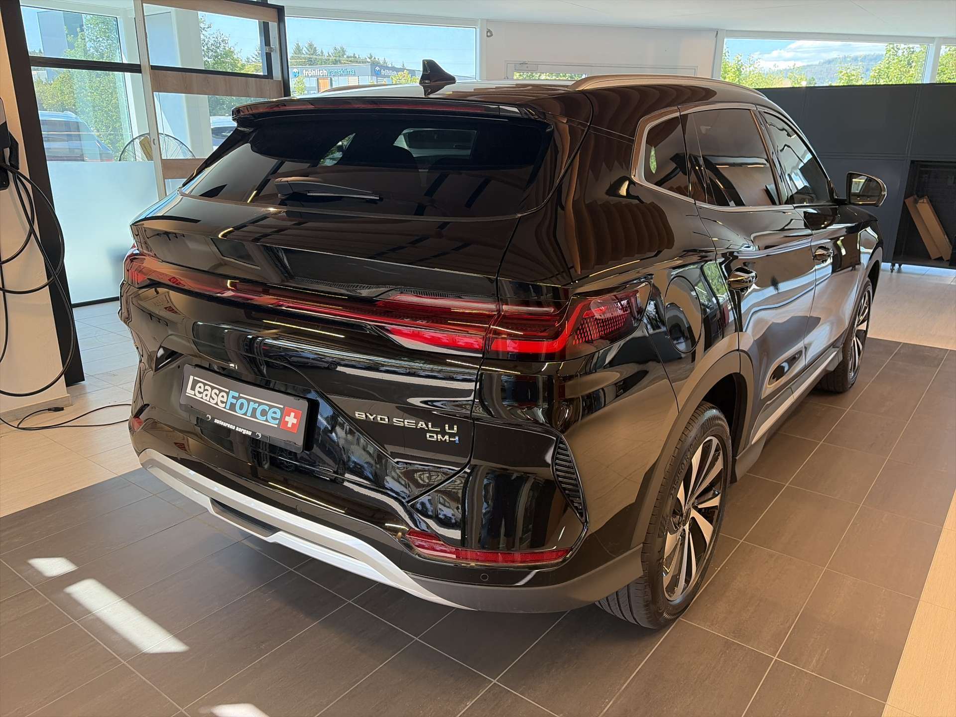 BYD Seal U DM-i PHEV Design AWD 324PS Automat-showroom-element-2