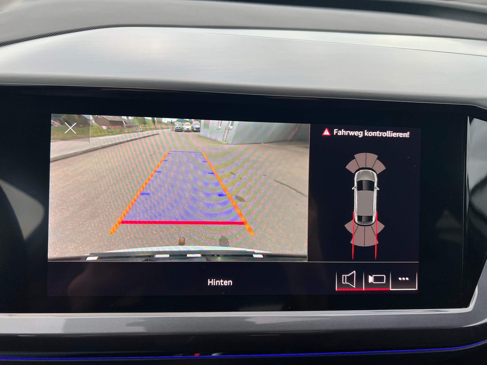 AUDI Q4 e-tron Sportback 50 quattro * Anhängerkupplung * Frisch ab MFK * S-Line-image-14