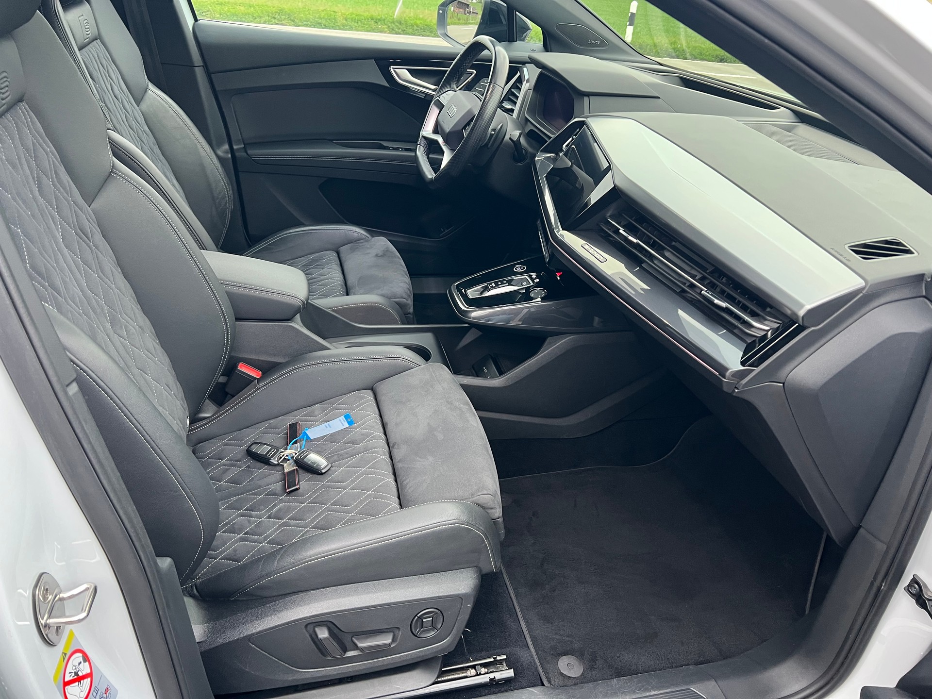 AUDI Q4 e-tron Sportback 50 quattro * Anhängerkupplung * Frisch ab MFK * S-Line-image-7