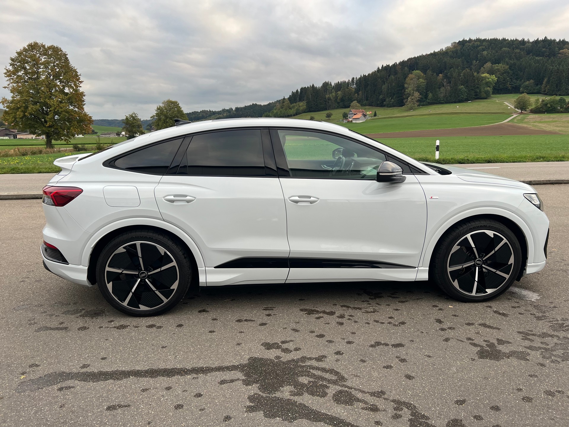 AUDI Q4 e-tron Sportback 50 quattro * Anhängerkupplung * Frisch ab MFK * S-Line-image-5
