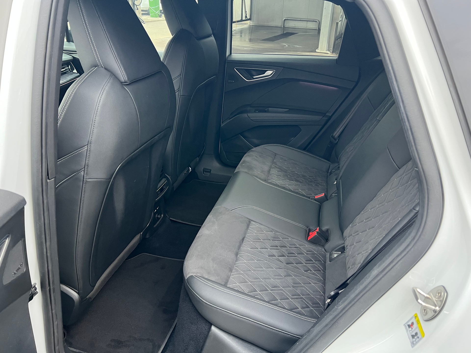 AUDI Q4 e-tron Sportback 50 quattro * Anhängerkupplung * Frisch ab MFK * S-Line-image-8