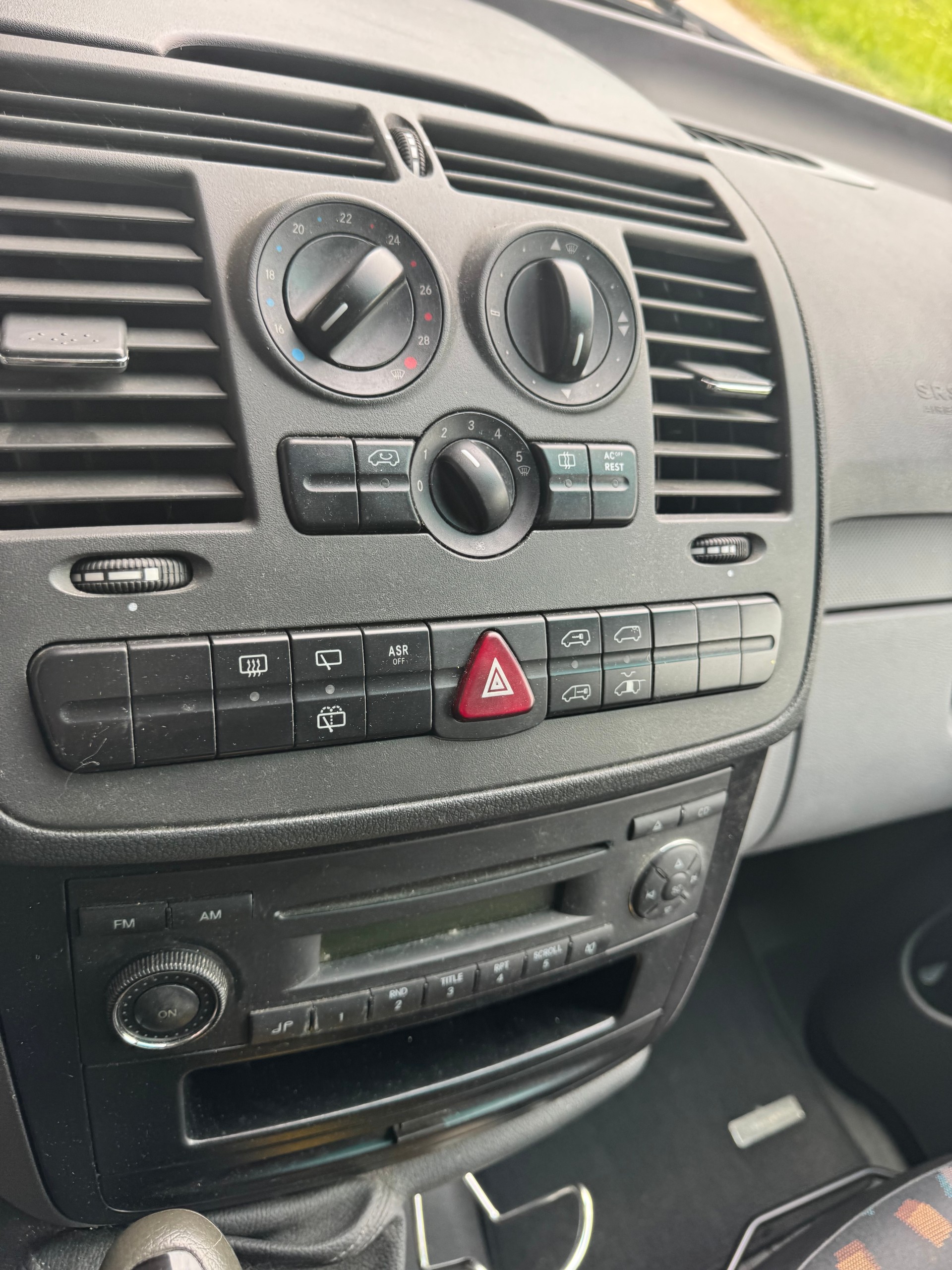 MERCEDES-BENZ Vito 115 CDI EL-image-12