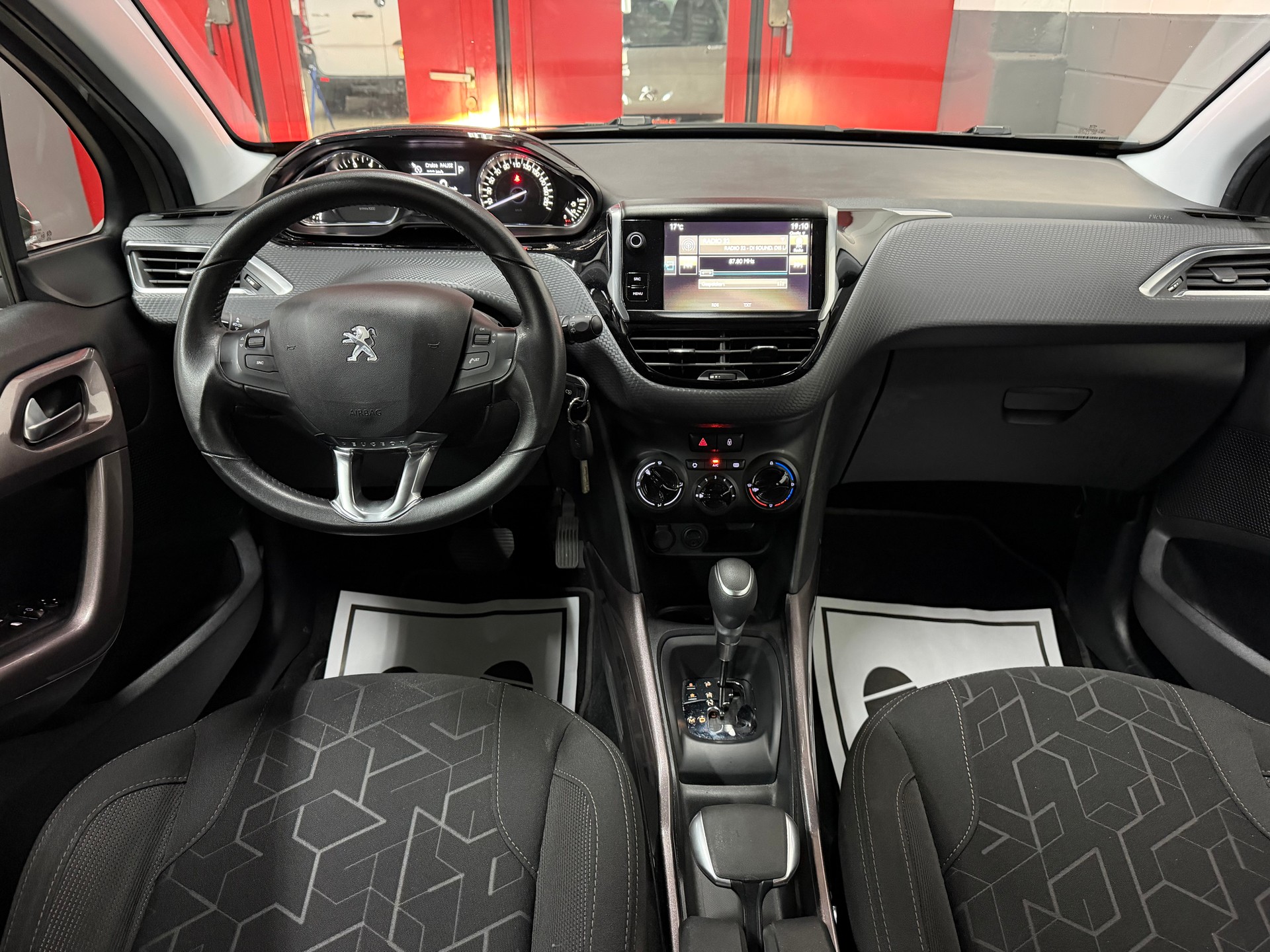 PEUGEOT 2008 1.2 PureTech Active EAT6 //NEU AB MFK!-image-10