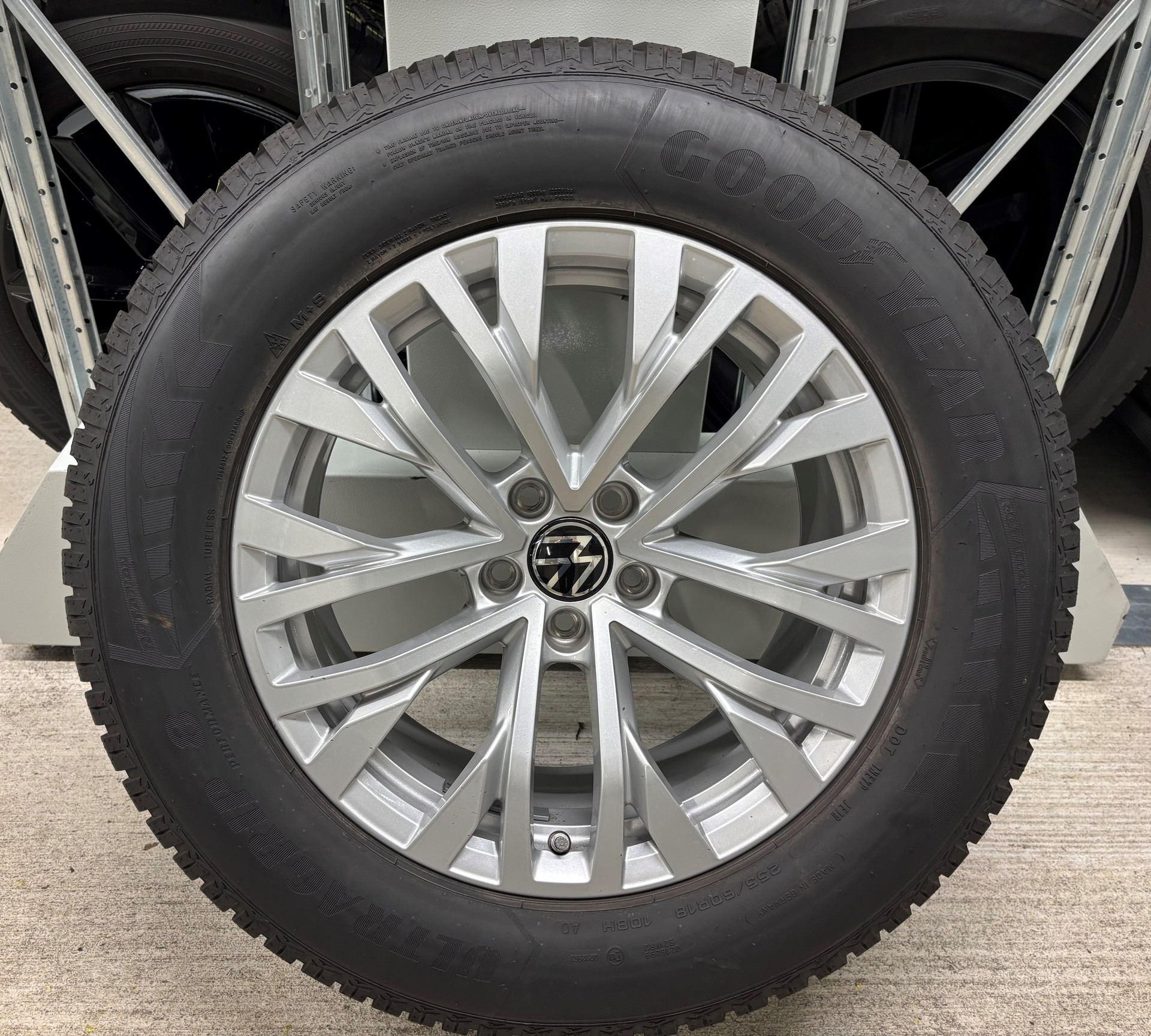 VW New Touareg 3.0 TDI R-Line Tiptronic mit AHK, Luftfahrwek, Allradlenkung & Winterräder-image-31