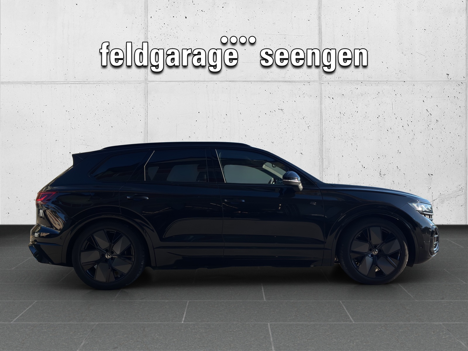 VW New Touareg 3.0 TDI R-Line Tiptronic mit AHK, Luftfahrwek, Allradlenkung & Winterräder-showroom-element-3