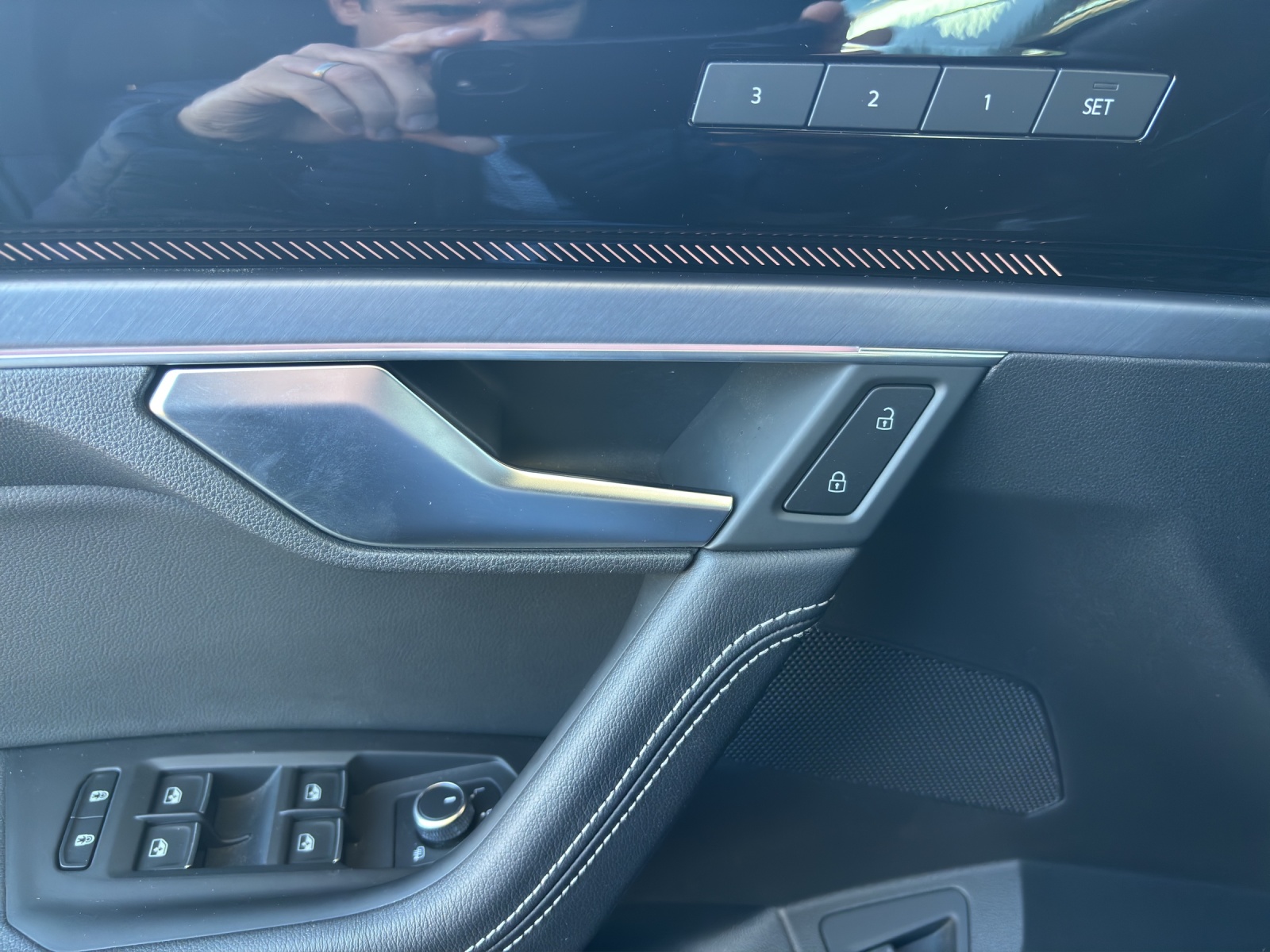 VW New Touareg 3.0 TDI R-Line Tiptronic mit AHK, Luftfahrwek, Allradlenkung & Winterräder-image-30